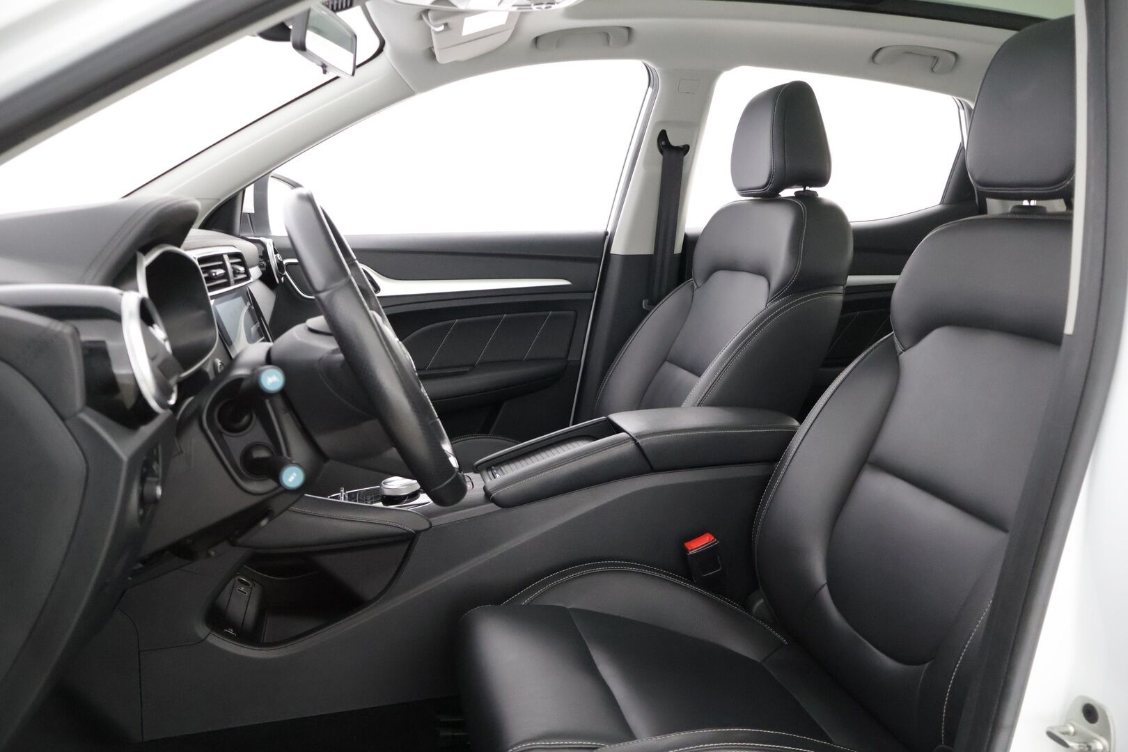 MG ZS 2021 EV Luxury * Panorama / Kamera / BLIS / Apple & Android * - Merkkihuollettu siisti yksilö pienillä kilsoilla! 