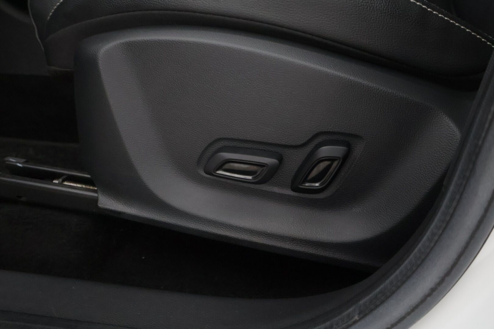 MG ZS 2021 EV Luxury * Panorama / Kamera / BLIS / Apple & Android * - Merkkihuollettu / Akku kuntotarkastettu SoH 90%