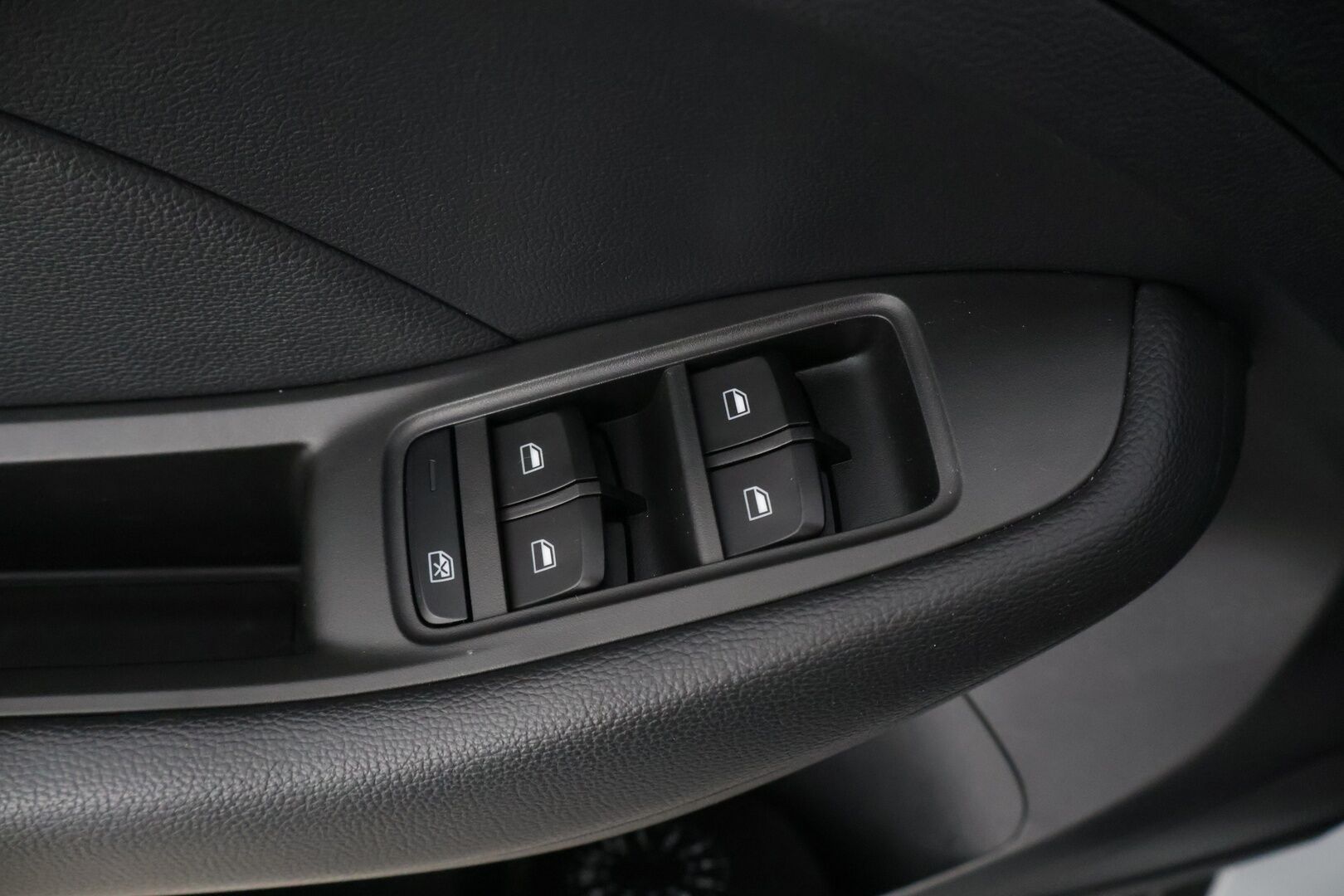 MG ZS 2021 EV Luxury * Panorama / Kamera / BLIS / Apple & Android * - Merkkihuollettu / Akku kuntotarkastettu SoH 90%