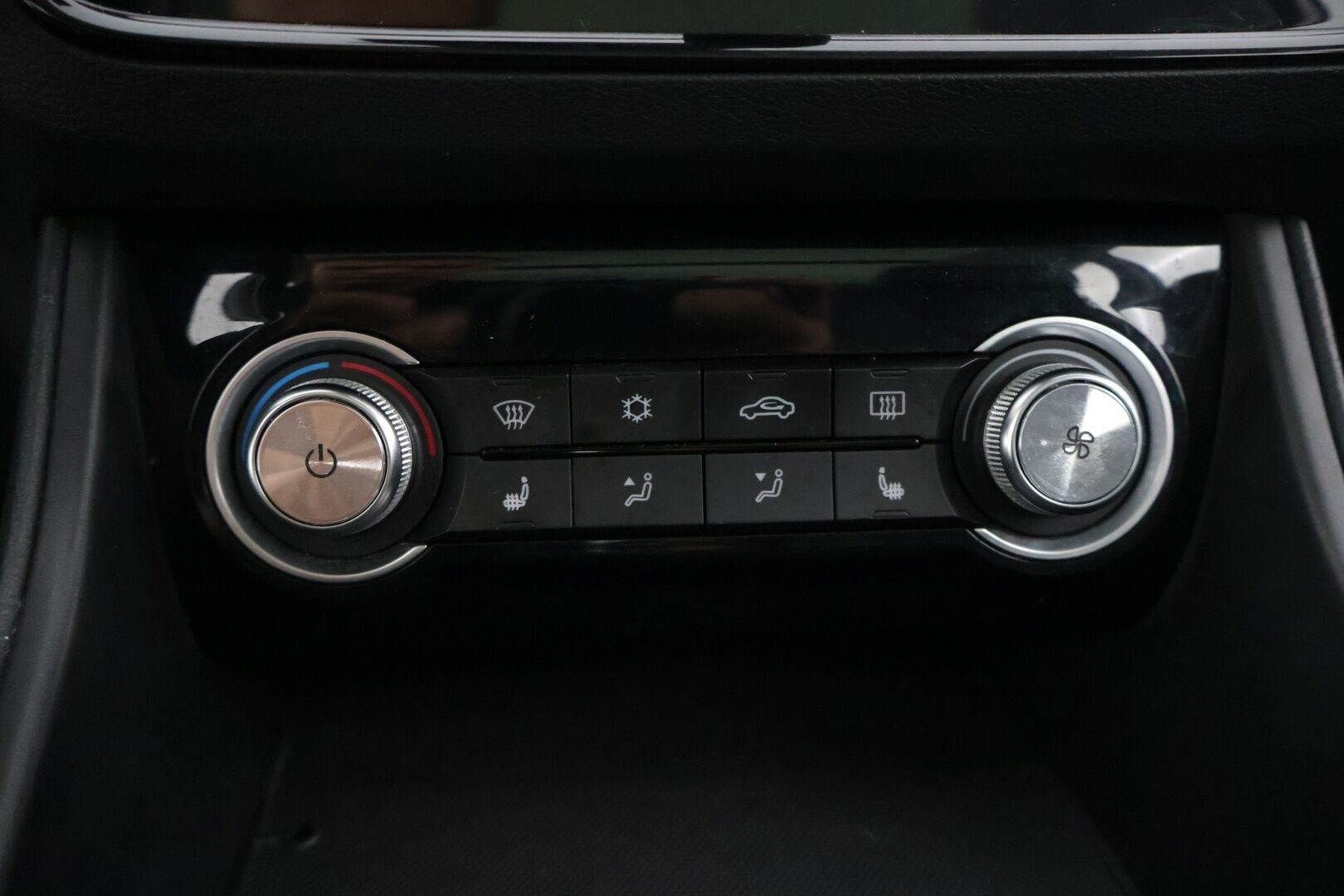 MG ZS 2021 EV Luxury * Panorama / Kamera / BLIS / Apple & Android * - Merkkihuollettu / Akku kuntotarkastettu SoH 90%