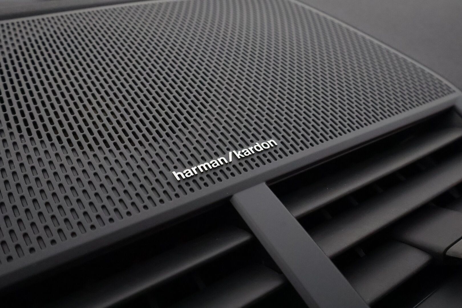 Polestar 2 2022 Long Range Dual Motor, 300kW, 78kWh **Pixelit / Lämpöpumppu / Pilot&Plus paketti / H&K / Lasikatto / Muistipenkki / 360 kamera** - 3,99 % KORKOTARJOUS TÄHÄN AUTOON - Akku kuntotarkistettu! / Kahdet renkaat