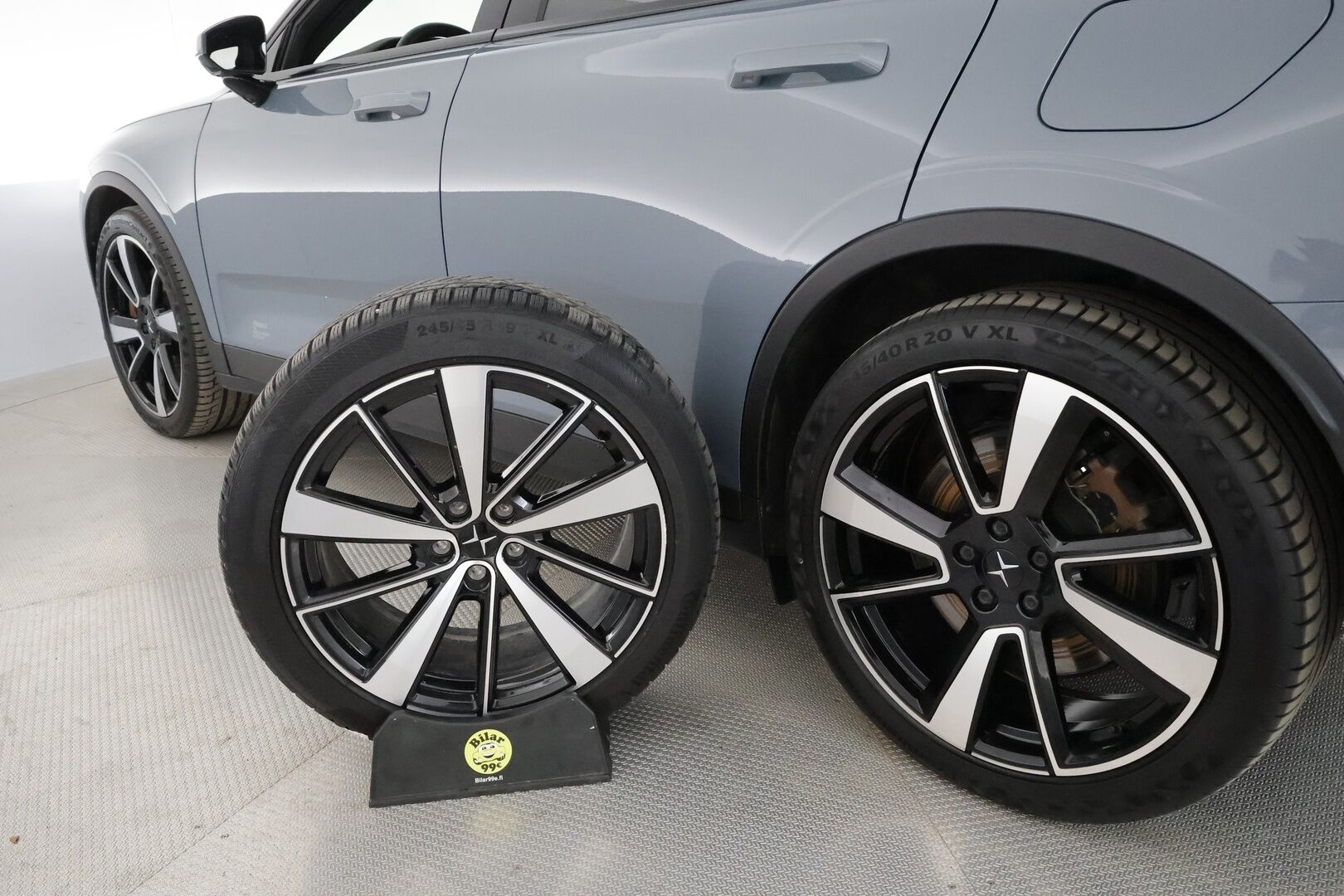 Polestar 2 2022 Long Range Dual Motor, 300kW, 78kWh **Pixelit / Lämpöpumppu / Pilot&Plus paketti / H&K / Lasikatto / Muistipenkki / 360 kamera** - 3,99 % KORKOTARJOUS TÄHÄN AUTOON - Akku kuntotarkistettu! / Kahdet renkaat