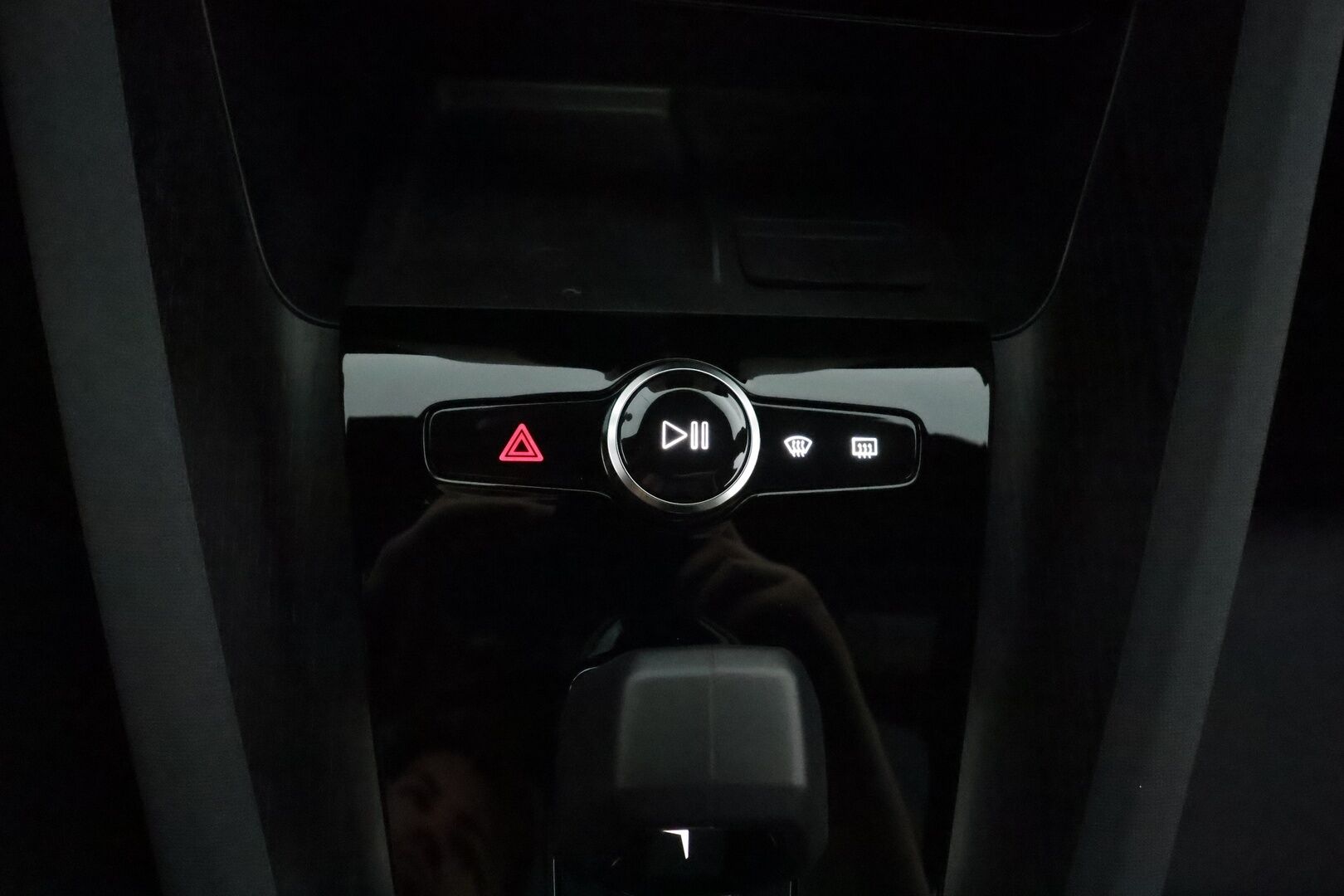 Polestar 2 2022 Long Range Dual Motor, 300kW, 78kWh **Pixelit / Lämpöpumppu / Pilot&Plus paketti / H&K / Lasikatto / Muistipenkki / 360 kamera** - 3,99 % KORKOTARJOUS TÄHÄN AUTOON - Akku kuntotarkistettu! / Kahdet renkaat