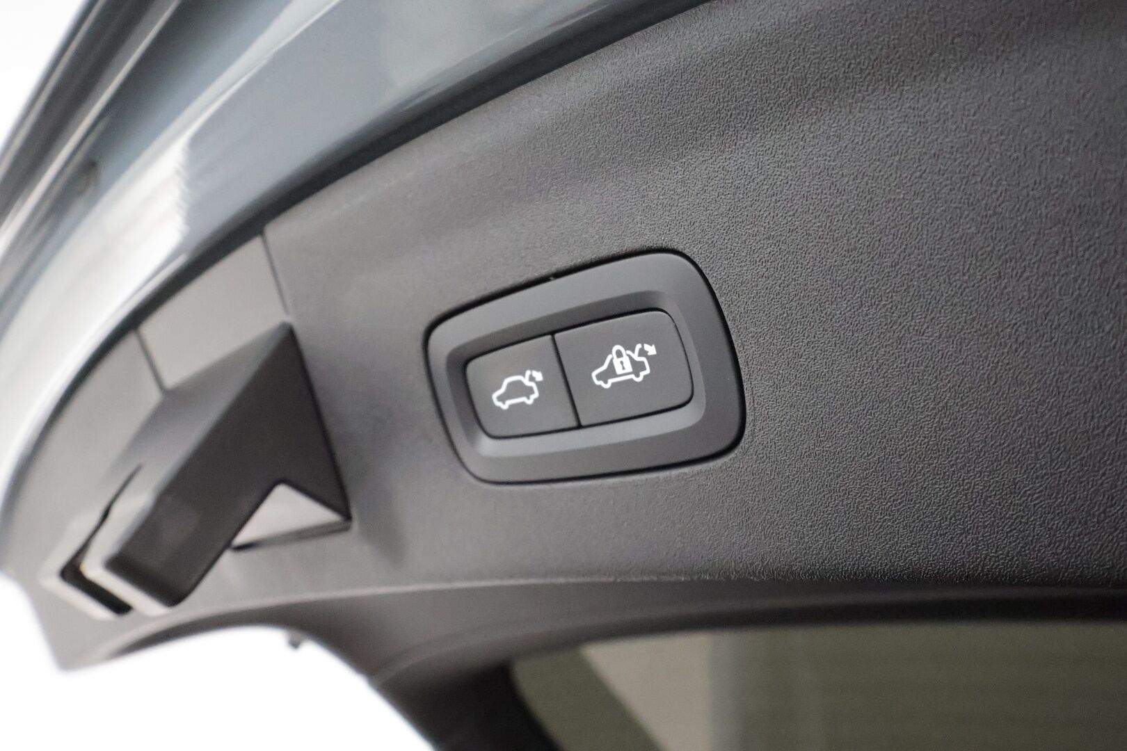 Polestar 2 2022 Long Range Dual Motor, 300kW, 78kWh **Pixelit / Lämpöpumppu / Pilot&Plus paketti / H&K / Lasikatto / Muistipenkki / 360 kamera** - 3,99 % KORKOTARJOUS TÄHÄN AUTOON - Akku kuntotarkistettu! / Kahdet renkaat