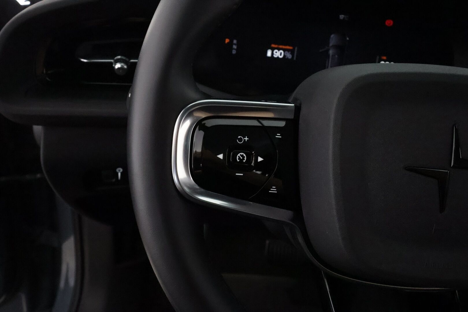 Polestar 2 2022 Long Range Dual Motor, 300kW, 78kWh **Pixelit / Lämpöpumppu / Pilot&Plus paketti / H&K / Lasikatto / Muistipenkki / 360 kamera** - 3,99 % KORKOTARJOUS TÄHÄN AUTOON - Akku kuntotarkistettu! / Kahdet renkaat