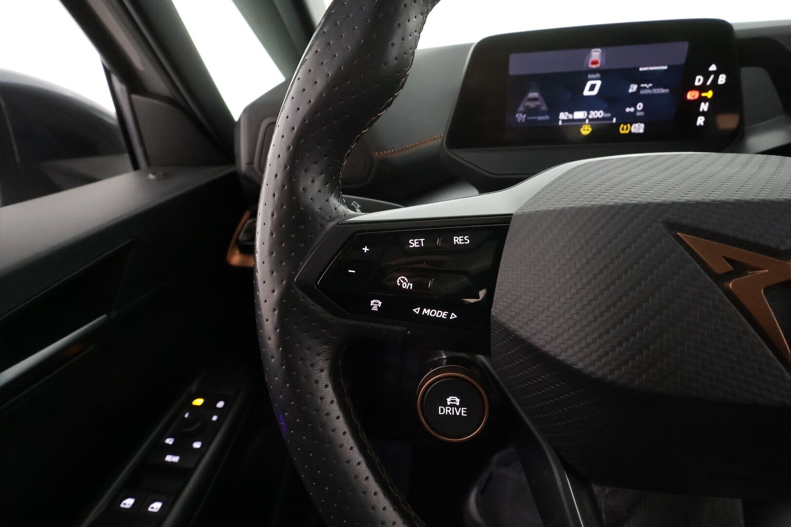 CUPRA Born 2022 e-Boost 170kW * Lasikatto / HUD / ILP / ACC / LED / P.kamera / Navi / Kaistavahti / Keyless * - 2x Latauskaapelit / Kahdet renkaat aluvanteilla