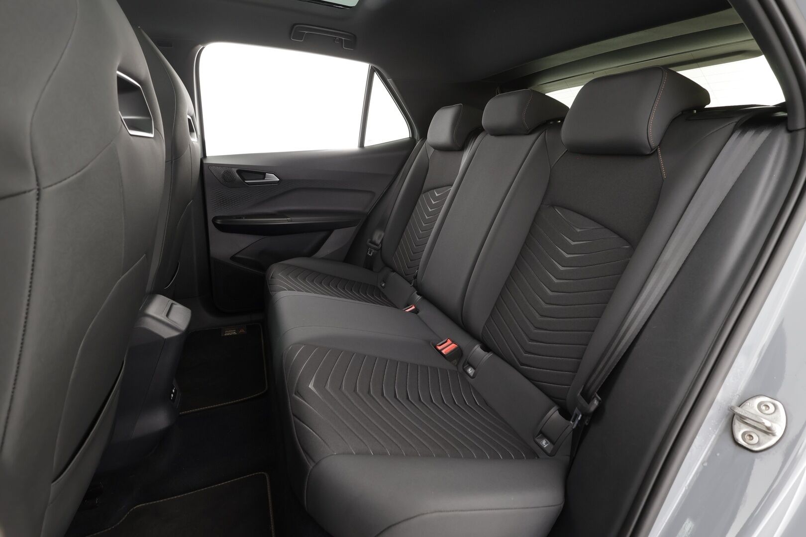 CUPRA Born 2022 e-Boost 170kW * Lasikatto / HUD / ILP / ACC / LED / P.kamera / Navi / Kaistavahti / Keyless * - 2x Latauskaapelit / Kahdet renkaat aluvanteilla