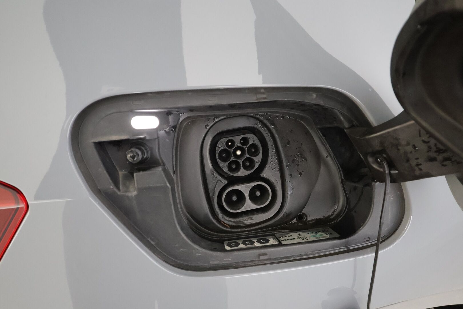 CUPRA Born 2022 e-Boost 170kW * Lasikatto / HUD / ILP / ACC / LED / P.kamera / Navi / Kaistavahti / Keyless * - 2x Latauskaapelit / Kahdet renkaat aluvanteilla