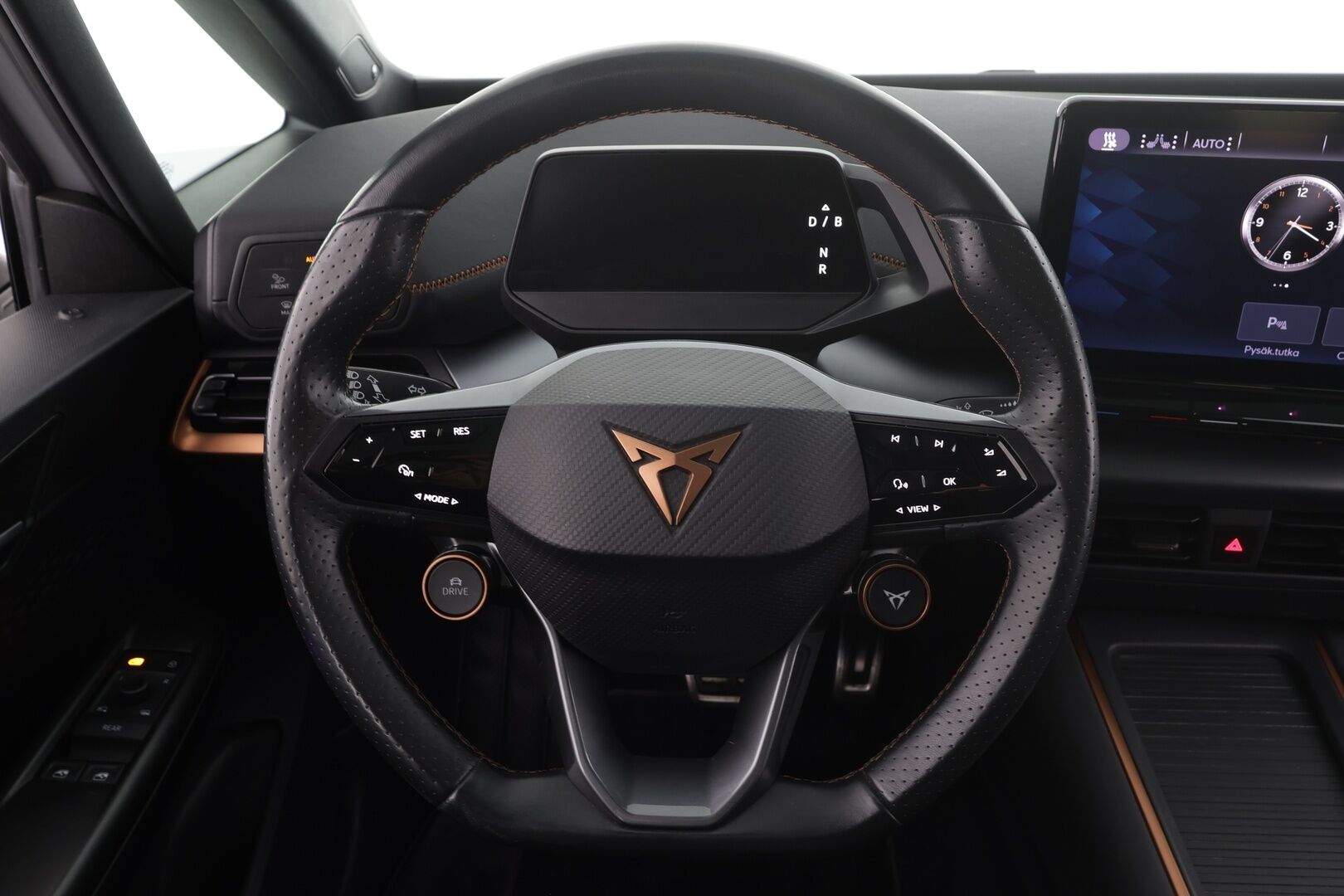 CUPRA Born 2022 e-Boost 170kW * Lasikatto / HUD / ILP / ACC / LED / P.kamera / Navi / Kaistavahti / Keyless * - 2x Latauskaapelit / Kahdet renkaat aluvanteilla