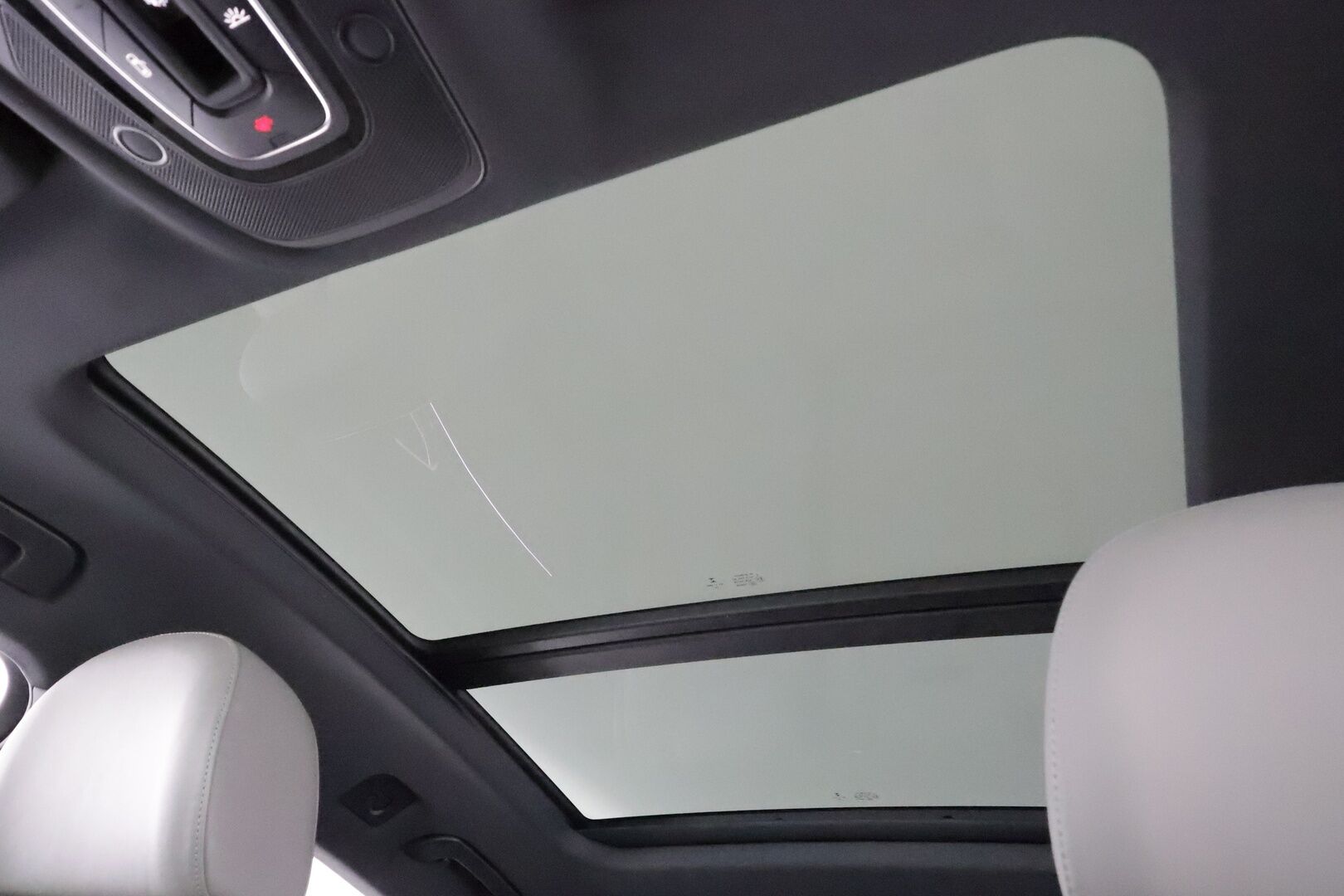 Audi e-tron 2020 Advanced 55 quattro * ACC / Matrix / P.Kamera / Kaistavahti / Panorama / Keyless / Sportpenkki Muistilla * - 2x Latauskaapelit / Kahdet renkaat aluvanteilla