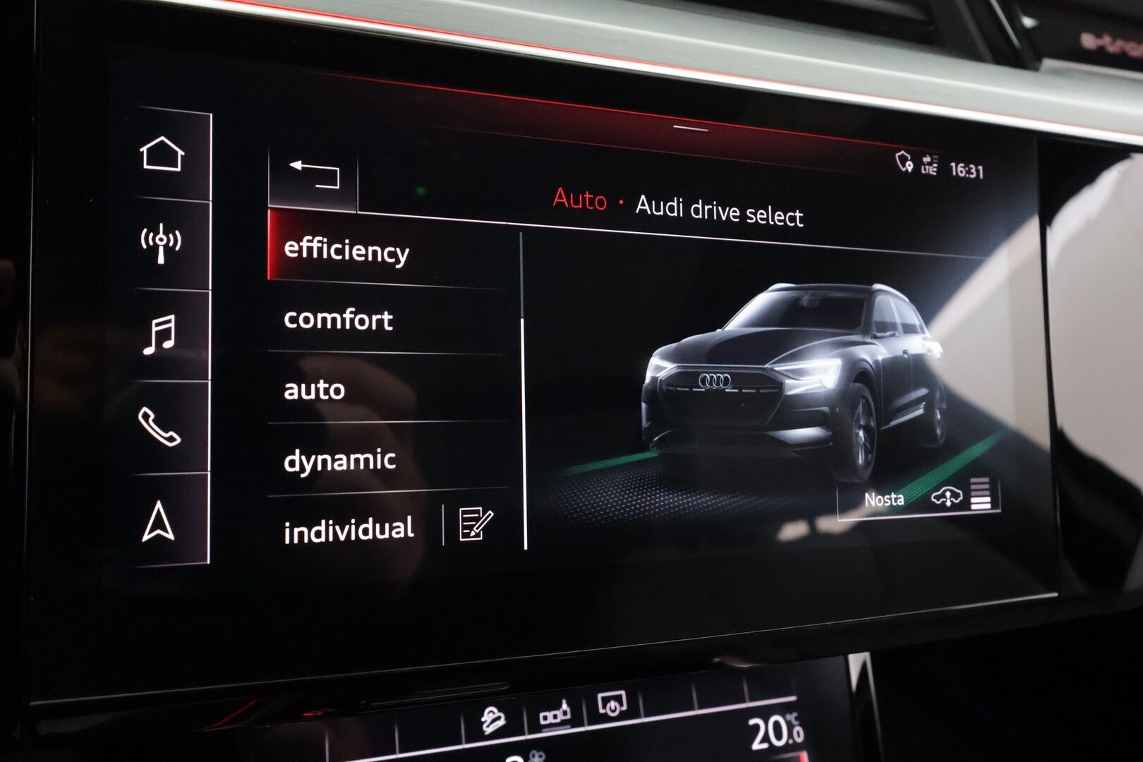 Audi e-tron 2020 Advanced 55 quattro * ACC / Matrix / P.Kamera / Kaistavahti / Panorama / Keyless / Sportpenkki Muistilla * - 2x Latauskaapelit / Kahdet renkaat aluvanteilla