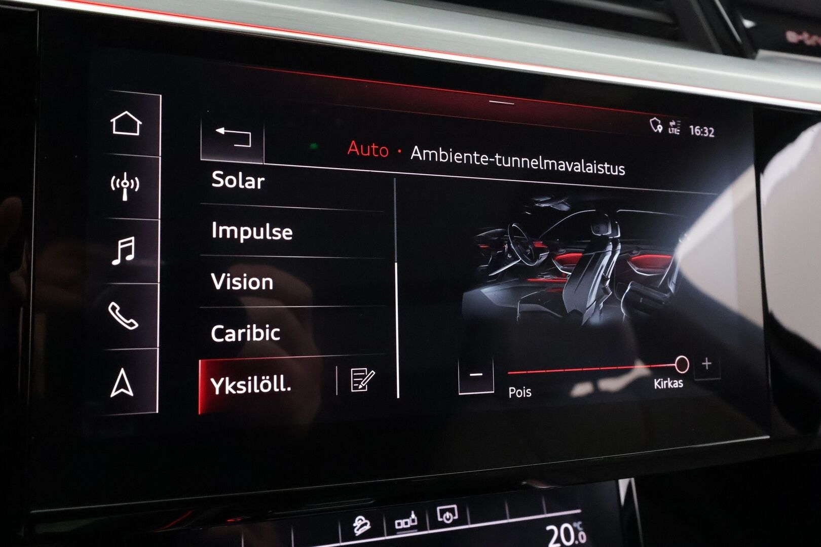 Audi e-tron 2020 Advanced 55 quattro * ACC / Matrix / P.Kamera / Kaistavahti / Panorama / Keyless / Sportpenkki Muistilla * - 2x Latauskaapelit / Kahdet renkaat aluvanteilla
