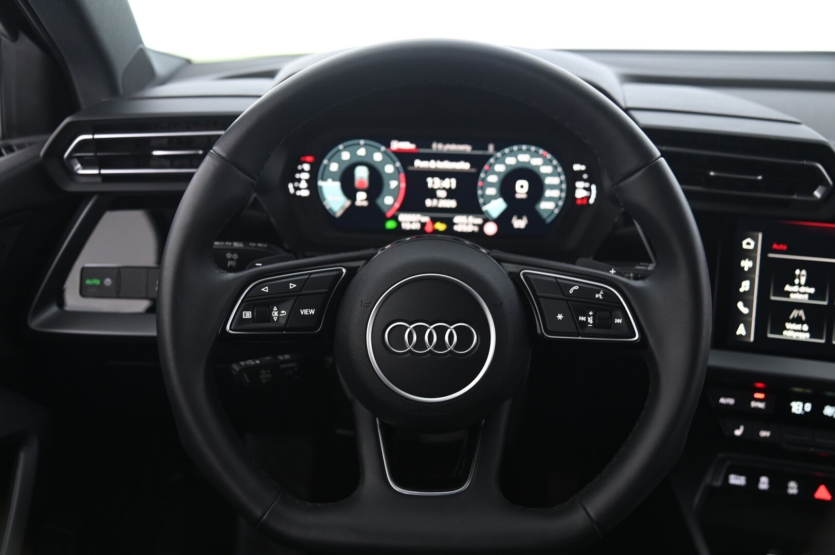 Audi A3 2025 Sportback 35 TFSI - Merkkihuollot | Flat Bottom | ACC | P.kamera | Sporttipenkit | Digimittaristo | 2x Renkaat ja Vanteet