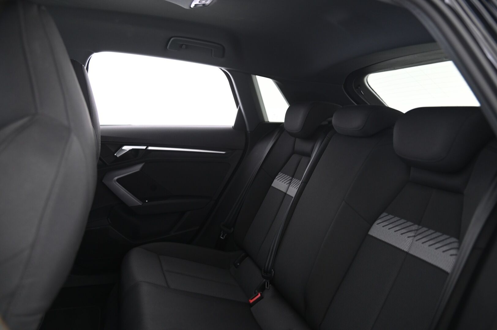 Audi A3 2025 Sportback 35 TFSI - Merkkihuollot | Flat Bottom | ACC | P.kamera | Sporttipenkit | Digimittaristo | 2x Renkaat ja Vanteet
