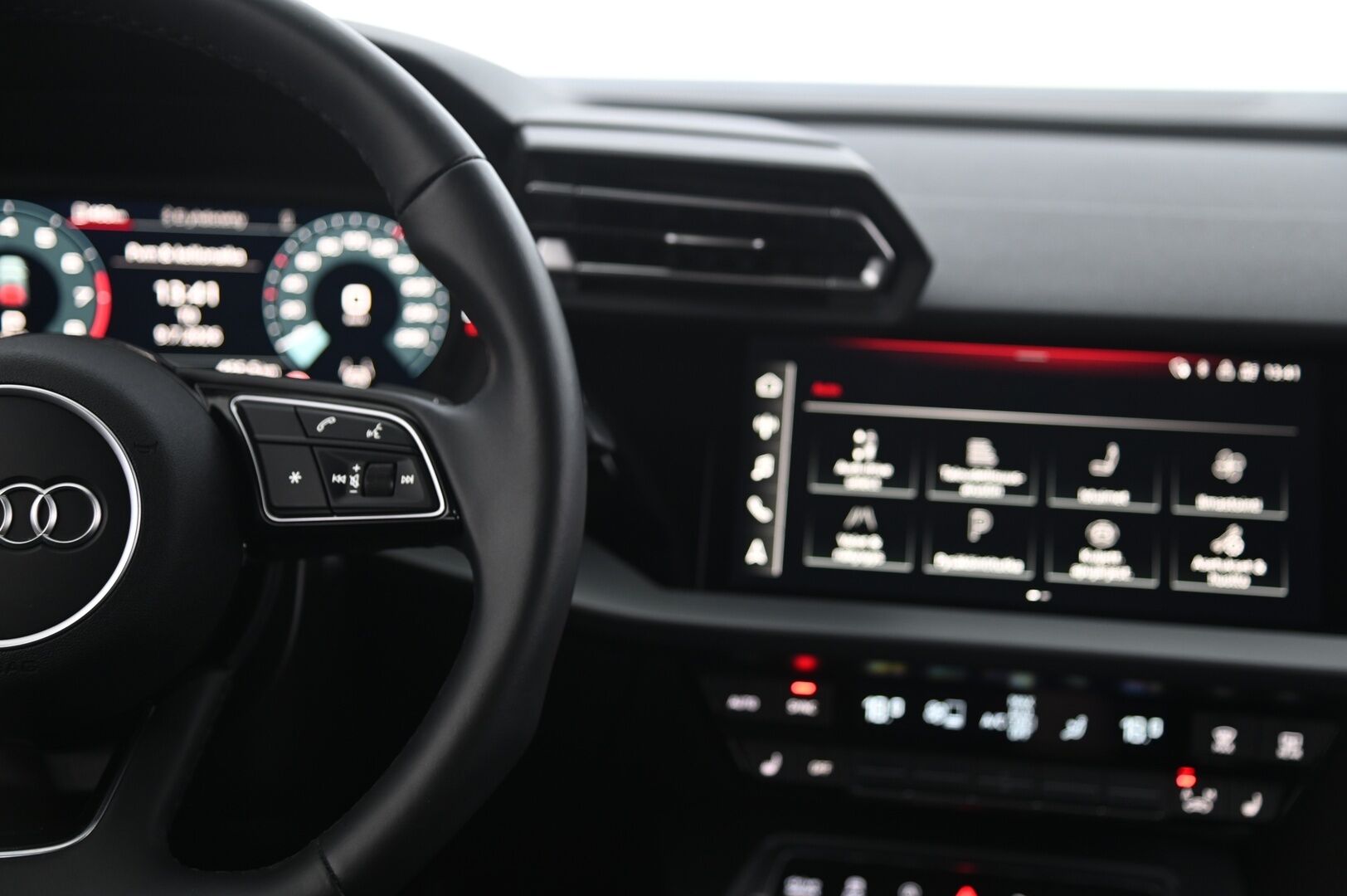 Audi A3 2025 Sportback 35 TFSI - Merkkihuollot | Flat Bottom | ACC | P.kamera | Sporttipenkit | Digimittaristo | 2x Renkaat ja Vanteet