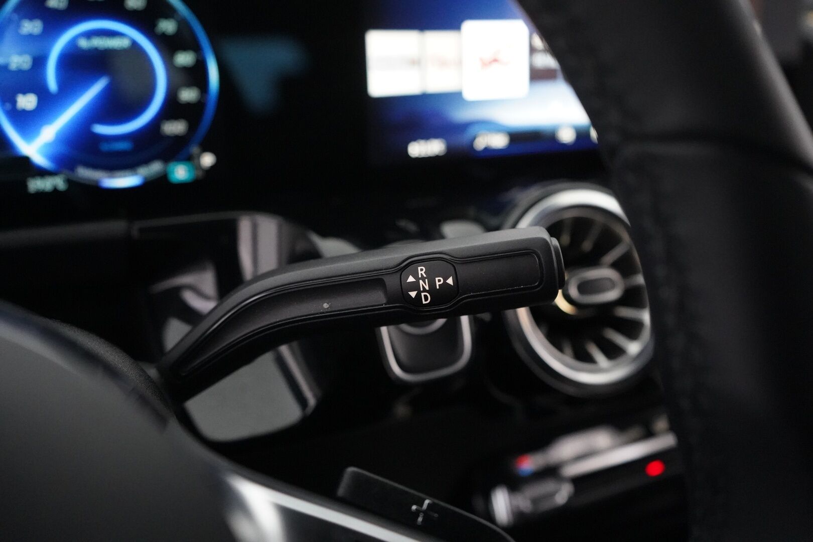 Mercedes-Benz EQA 2025 EQA 300 4MATIC - Puolinahat | Kamera | Digimittaristo | Ratinlämmitys | Ambient | Sähkökontti | Juuri huollettu