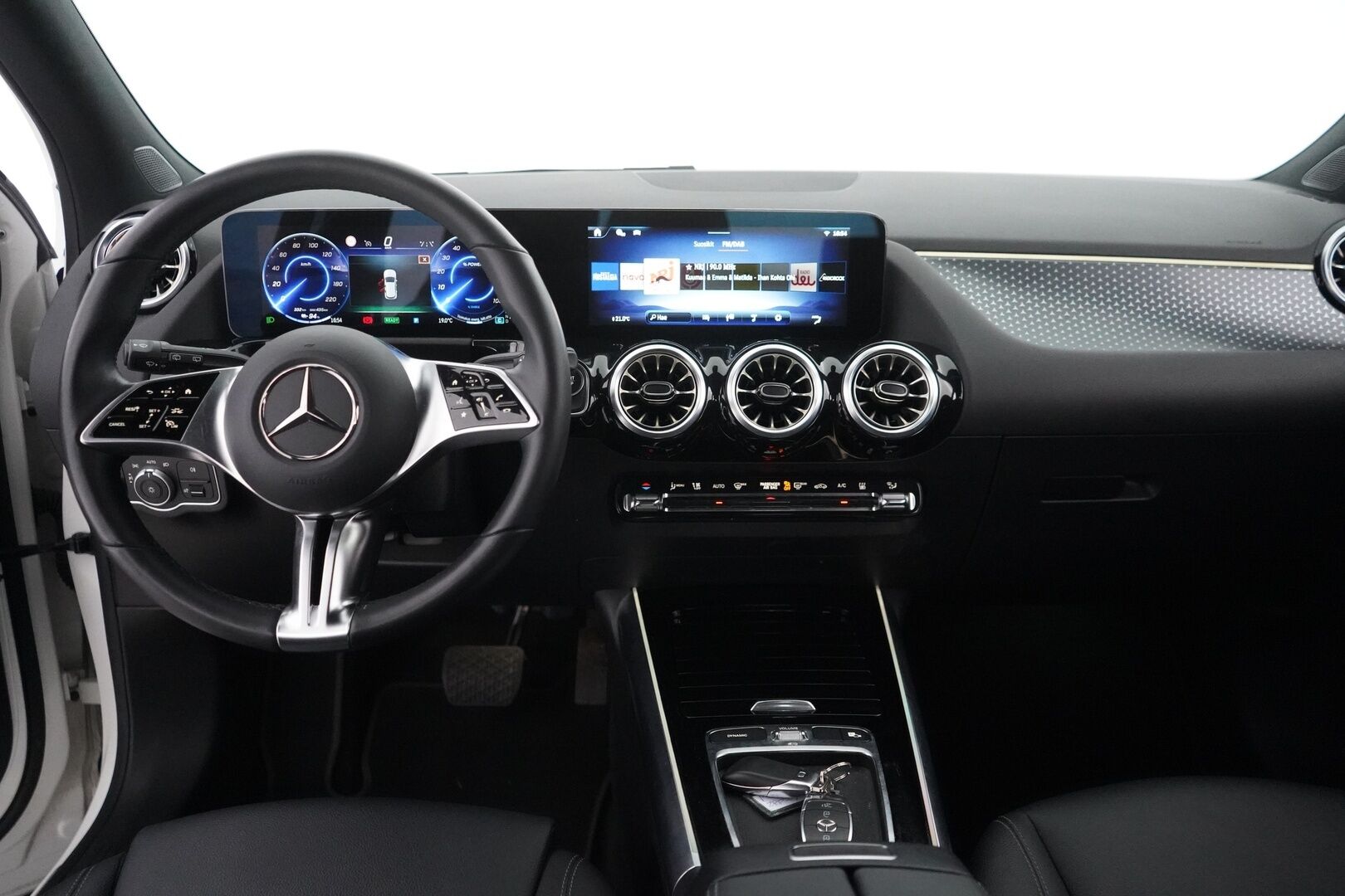 Mercedes-Benz EQA 2025 EQA 300 4MATIC - Puolinahat | Kamera | Digimittaristo | Ratinlämmitys | Ambient | Sähkökontti | Juuri huollettu