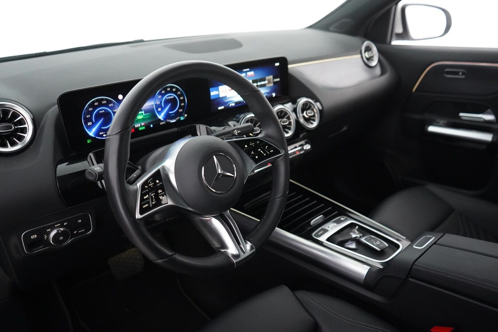 Mercedes-Benz EQA 2025 EQA 300 4MATIC - Puolinahat | Kamera | Digimittaristo | Ratinlämmitys | Ambient | Sähkökontti | Juuri huollettu