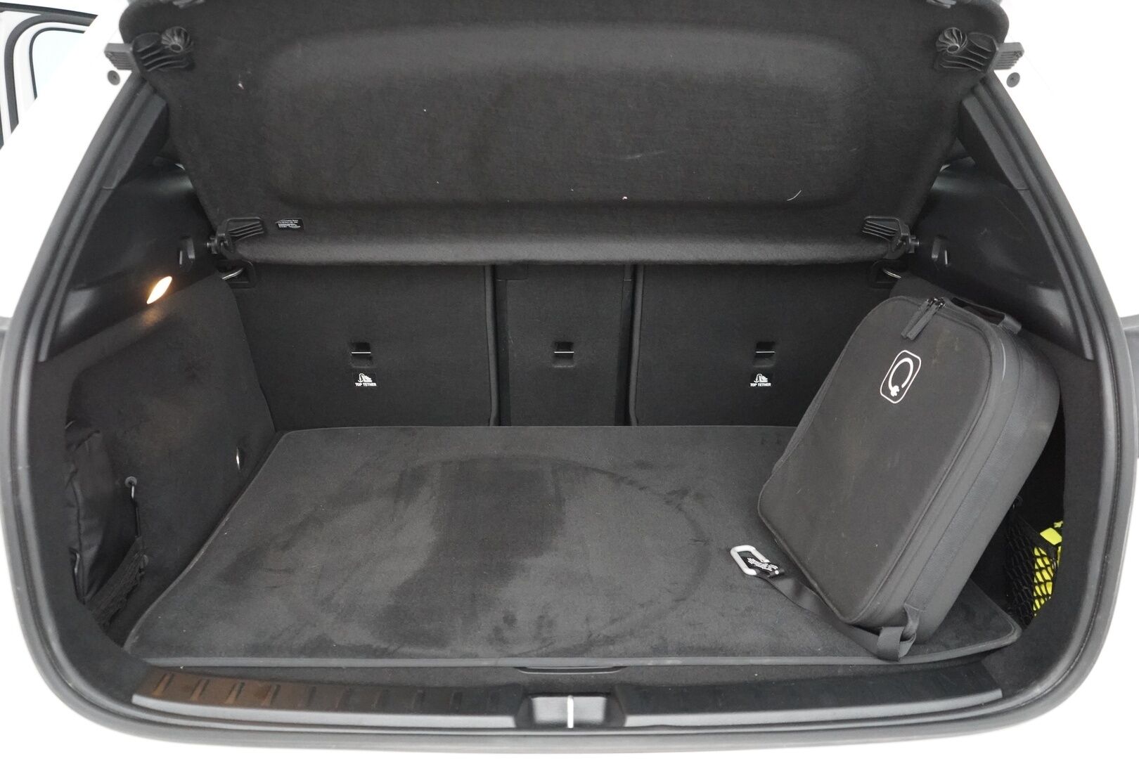 Mercedes-Benz EQA 2025 EQA 300 4MATIC - Puolinahat | Kamera | Digimittaristo | Ratinlämmitys | Ambient | Sähkökontti | Juuri huollettu