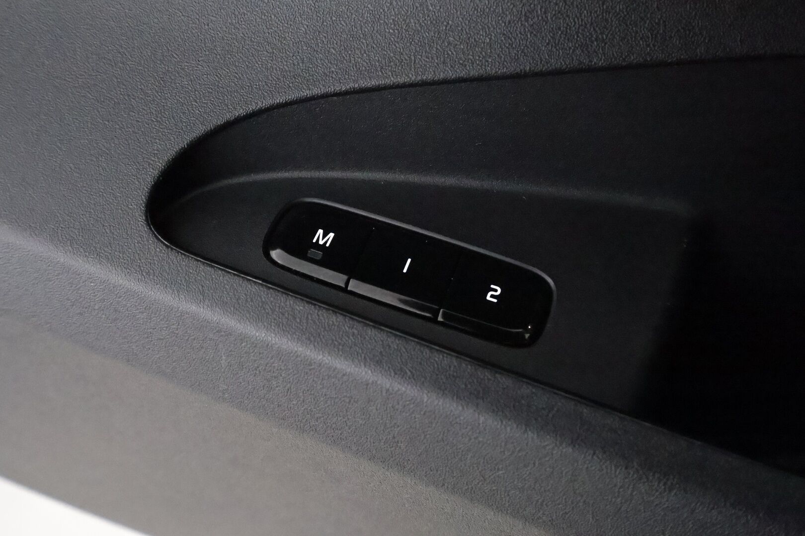 POLESTAR 2 2024 Long range Dual motor Performance Facelift, 350kW, 82kWh **Adapt.vakkari / Muistipenkki / Pixel LED / 360.kamera** - 3,99 % KORKOTARJOUS TÄHÄN AUTOON 16.9. ASTI! - Akku kuntotarkastettu / Kahdet renkaat aluvanteilla / Pilot&Plus / Lasikatto / Koukku / H&K / Digimittaristo