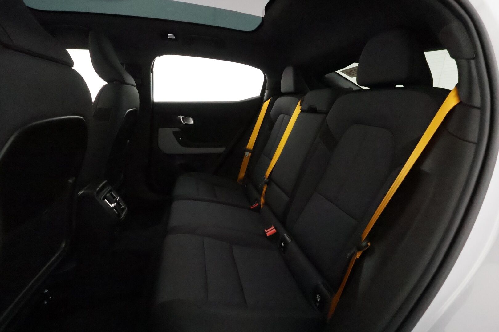 POLESTAR 2 2024 Long range Dual motor Performance Facelift, 350kW, 82kWh **Adapt.vakkari / Muistipenkki / Pixel LED / 360.kamera** - 3,99 % KORKOTARJOUS TÄHÄN AUTOON 16.9. ASTI! - Akku kuntotarkastettu / Kahdet renkaat aluvanteilla / Pilot&Plus / Lasikatto / Koukku / H&K / Digimittaristo