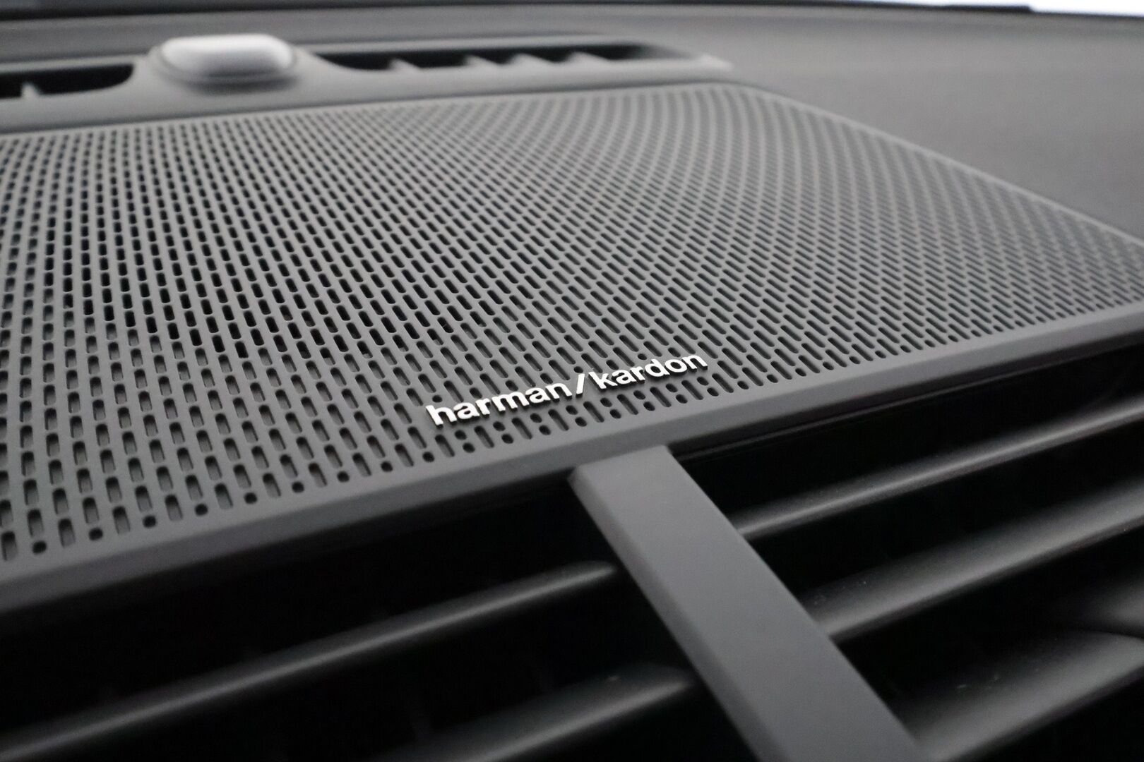 POLESTAR 2 2024 Long range Dual motor Performance Facelift, 350kW, 82kWh **Adapt.vakkari / Muistipenkki / Pixel LED / 360.kamera** - 3,99 % KORKOTARJOUS TÄHÄN AUTOON 16.9. ASTI! - Akku kuntotarkastettu / Kahdet renkaat aluvanteilla / Pilot&Plus / Lasikatto / Koukku / H&K / Digimittaristo