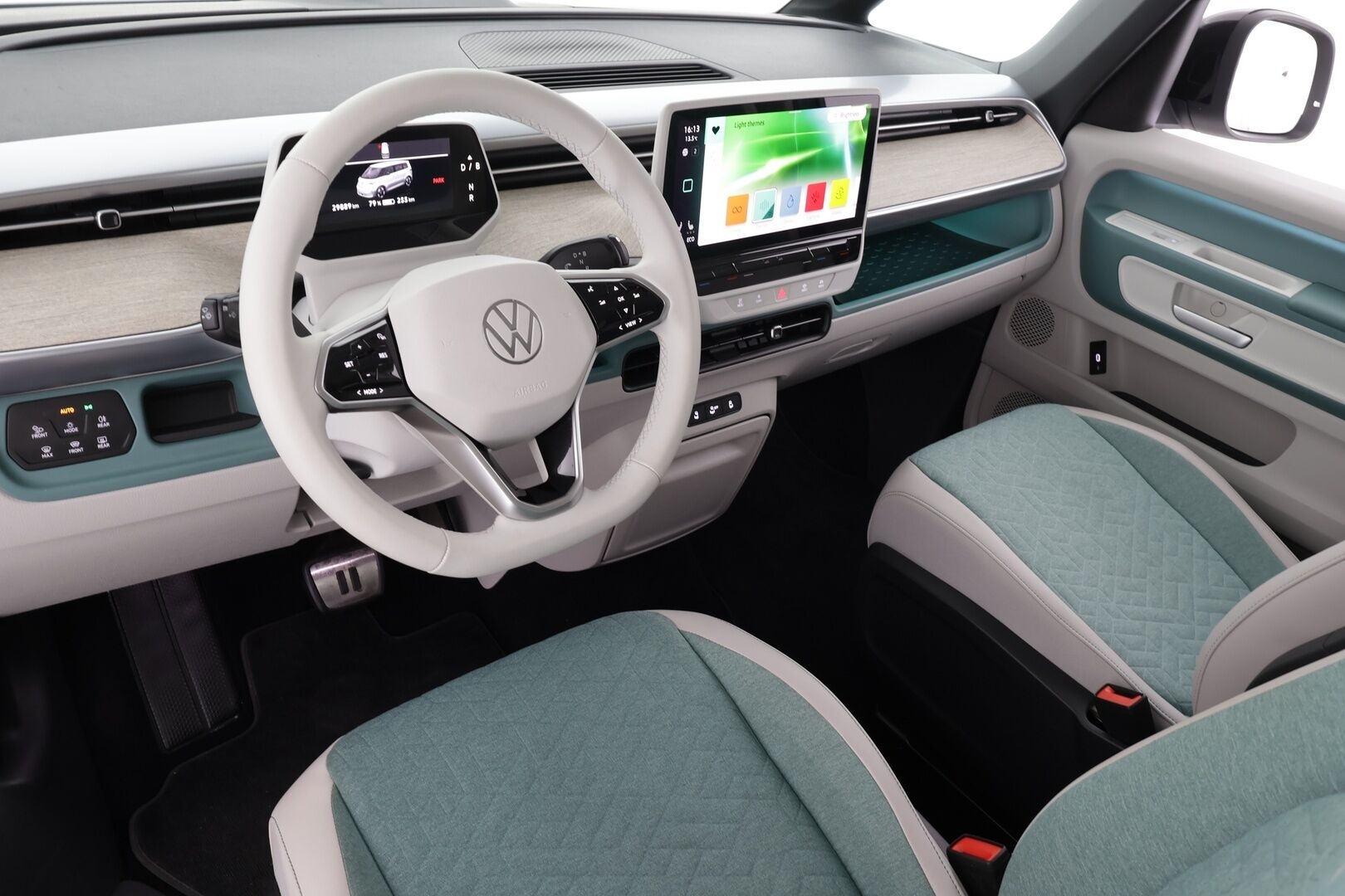 Volkswagen ID. Buzz 2023 150kW PRO Business *Sähköiset liukuovet / ACC / Matrix-LED / P.Kamera / Koukku / Puolinahat / Navi / Keyless * - Akku kuntotarkastettu SoH 97,8% / 2x Latauskaapelit / Kahdet renkaat / Merkkihuollot
