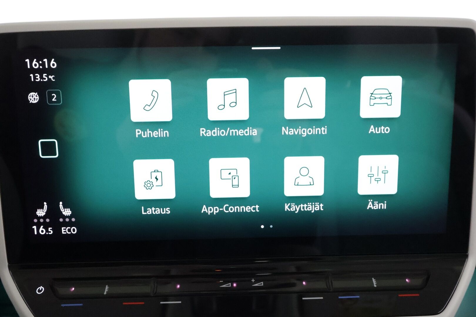 Volkswagen ID. Buzz 2023 150kW PRO Business * ACC / Matrix-LED / P.Kamera / Koukku / Puolinahat / Navi / Kaistavahti / Keyless * - 2x Latauskaapelit / Kahdet renkaat / Merkkihuollot - HULLU BLACKWEEK KORKOTARJOUS 2,49%