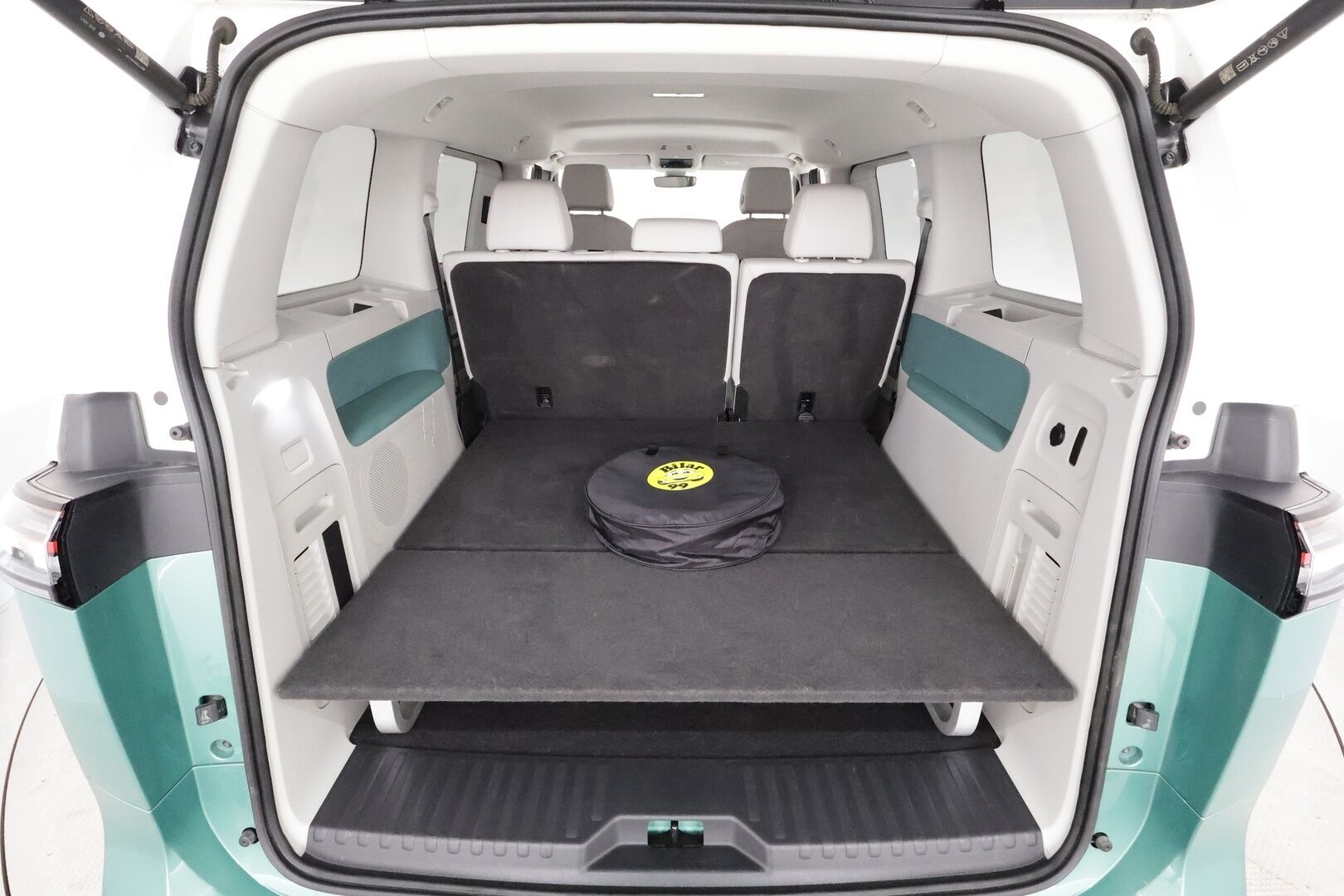 Volkswagen ID. Buzz 2023 150kW PRO Business *Sähköiset liukuovet / ACC / Matrix-LED / P.Kamera / Koukku / Puolinahat / Navi / Keyless * - Akku kuntotarkastettu SoH 97,8% / 2x Latauskaapelit / Kahdet renkaat / Merkkihuollot