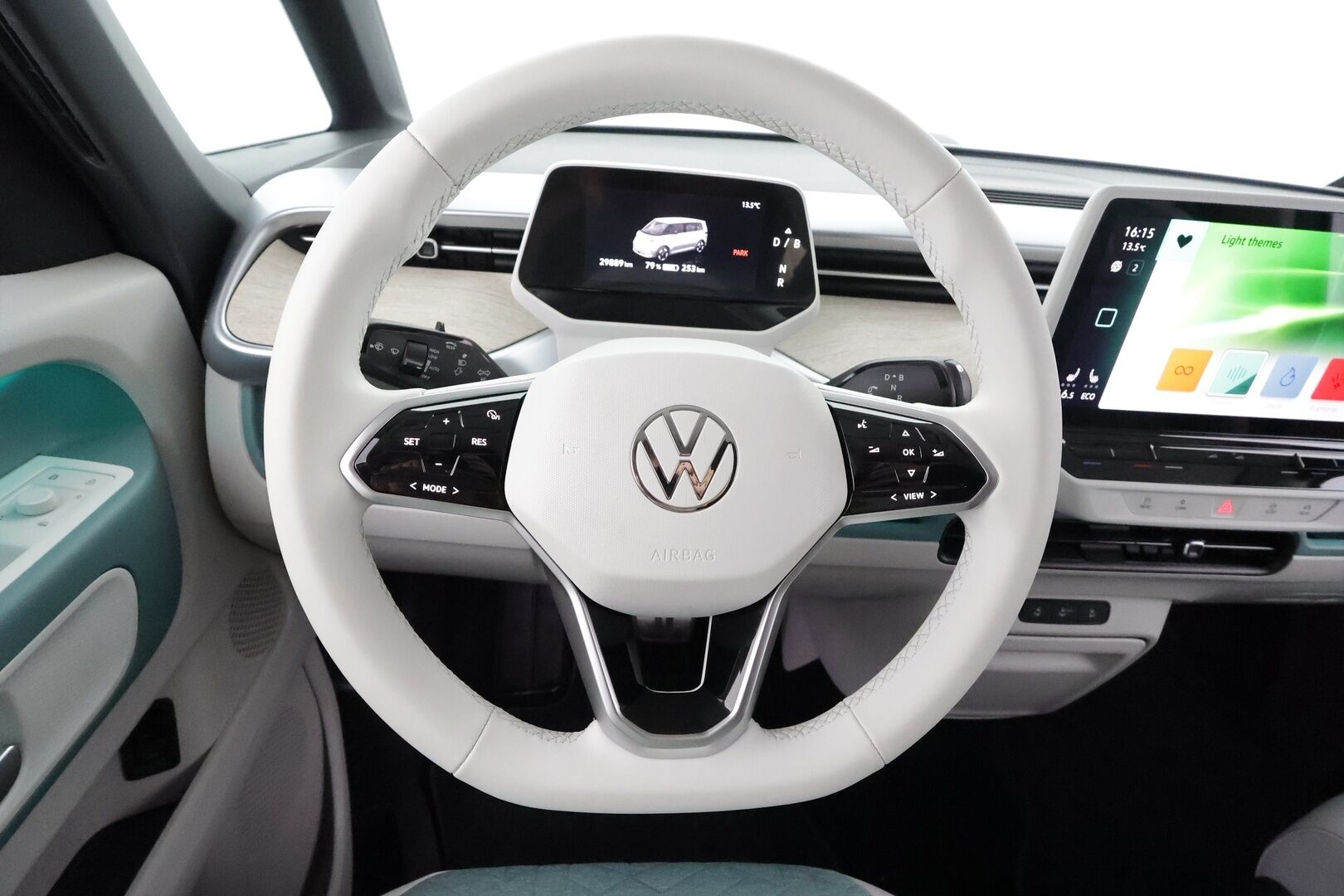 Volkswagen ID. Buzz 2023 150kW PRO Business *Sähköiset liukuovet / ACC / Matrix-LED / P.Kamera / Koukku / Puolinahat / Navi / Keyless * - Akku kuntotarkastettu SoH 97,8% / 2x Latauskaapelit / Kahdet renkaat / Merkkihuollot