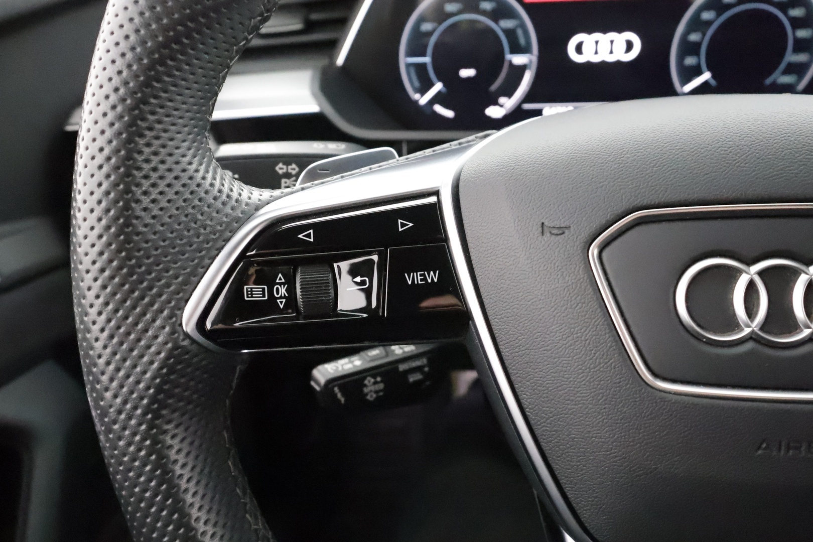 AUDI Q8 E-TRON 2024 55 quattro Progress - | S-Line | Koukku | ACC | LED | 360 | B&O | Sportpenkki Muistilla | Ilma-alusta | HUD | 2x aluvanteet | ALV