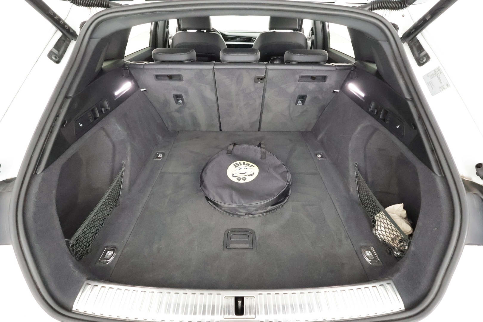 AUDI Q8 E-TRON 2024 55 quattro Progress - | S-Line | Koukku | ACC | LED | 360 | B&O | Sportpenkki Muistilla | Ilma-alusta | HUD | 2x aluvanteet | ALV