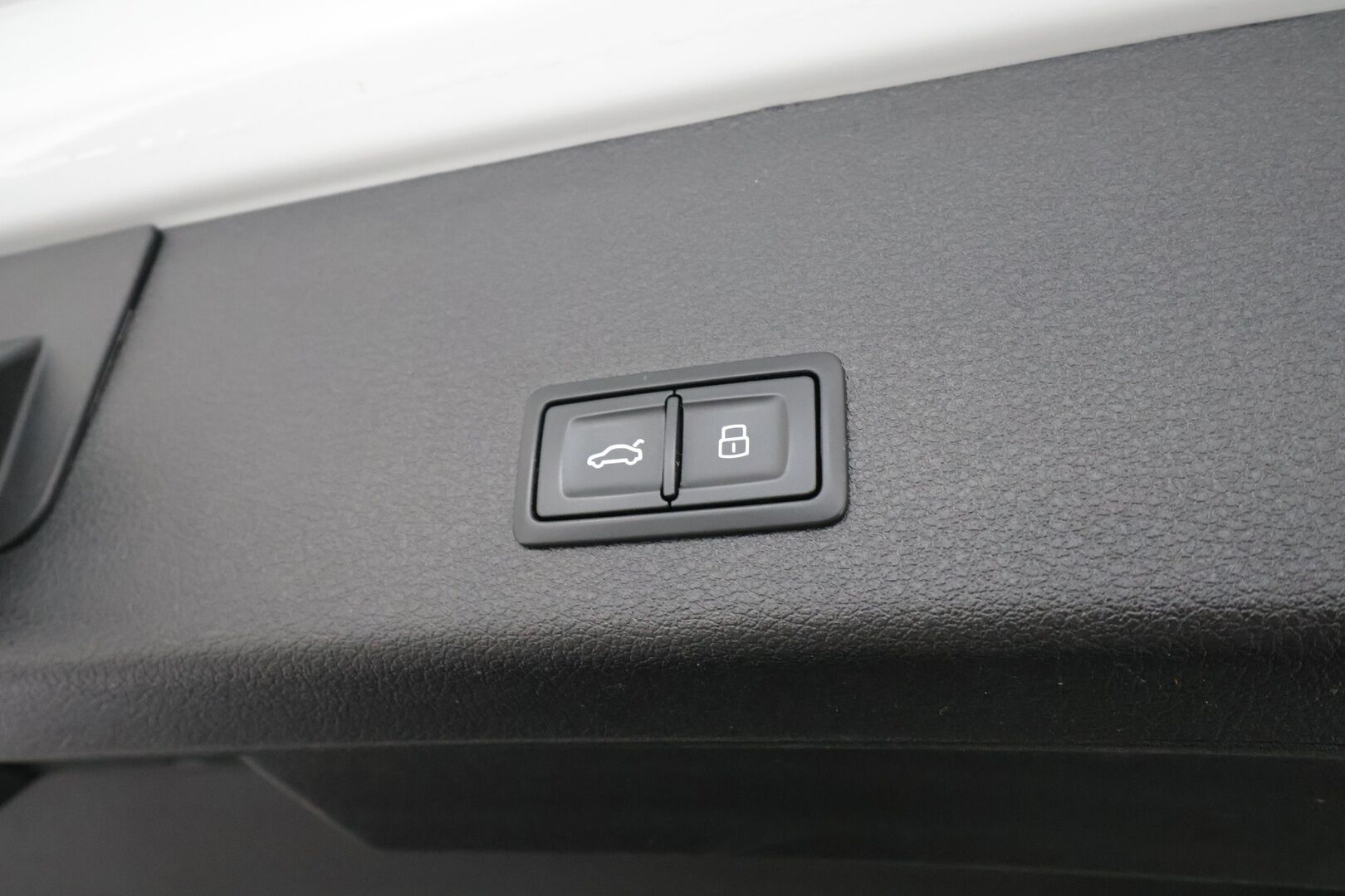 AUDI Q8 E-TRON 2024 55 quattro Progress - | Vetokoukku | ACC | LED | 360-kamera | B&O | Sportpenkki Muistilla | Ilma-alusta | HUD | 2x aluvanteet |