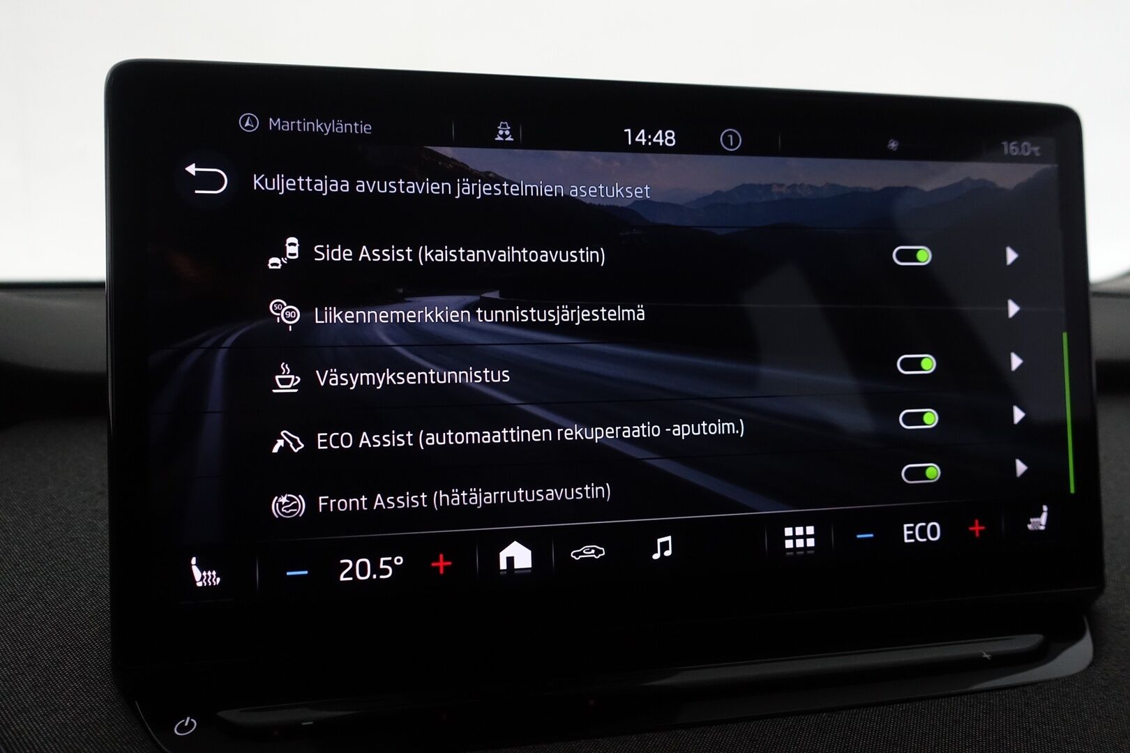 Skoda Enyaq 2022 ENYAQ 60 Farmari (AC) 5ov A - | ACC | 360° kamera | Keyless | Matrix LED | Kuskin istuin muistilla | Navi | Sähkötakaluukku | Vetokoukku | 