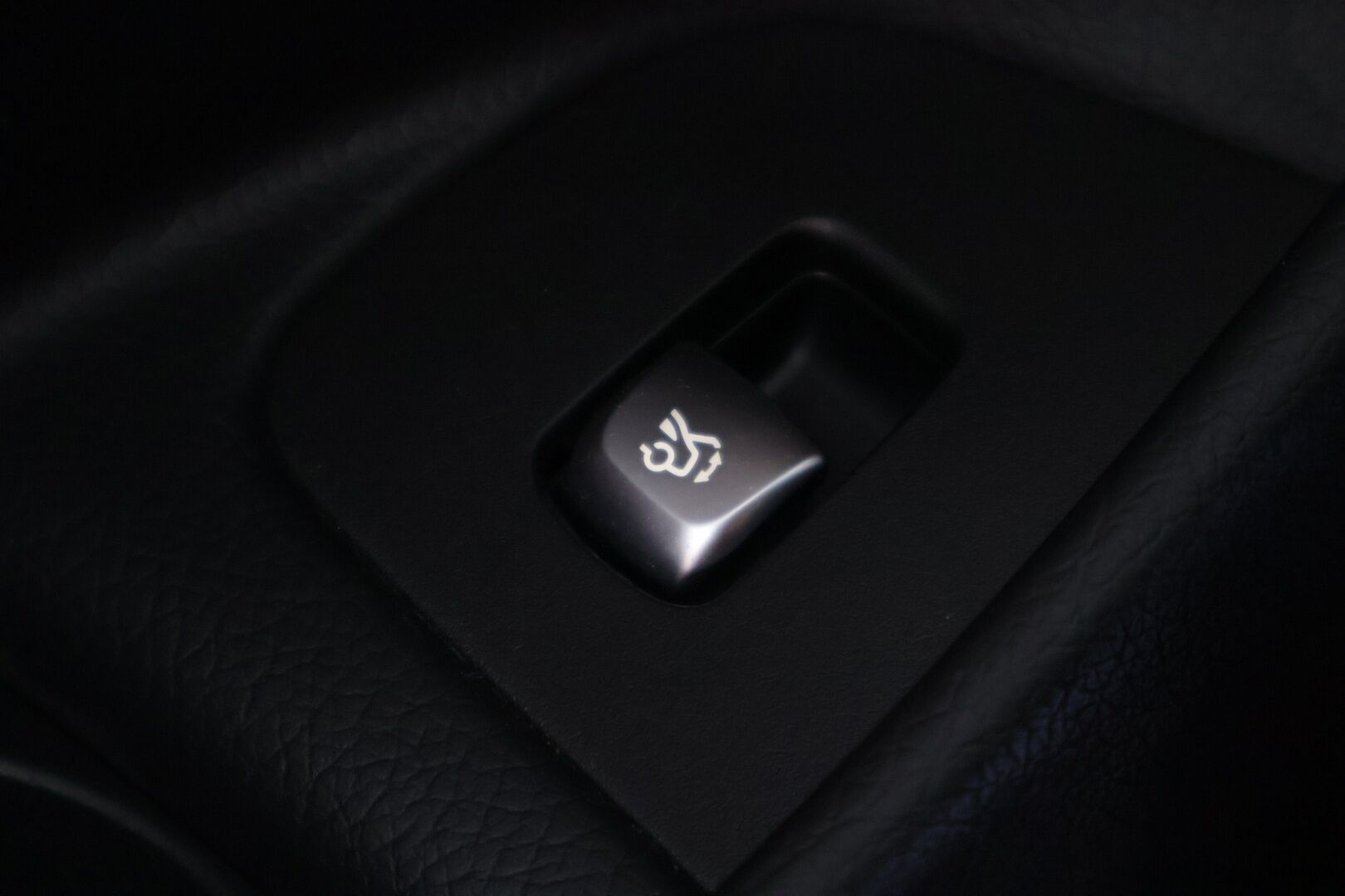 MERCEDES-BENZ E 2021 300 de T A Business Avantgarde - | Kovat Varusteet | Todella Vähän Ajettu | Distronic | Multibeam | Panorama | 360 | Sportpenkit | Widescreen | Kahdet renkaat aluvanteilla |