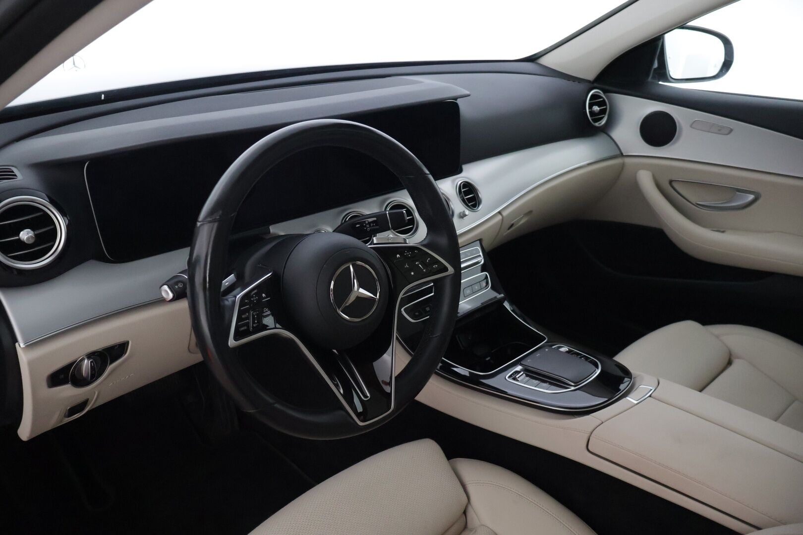 MERCEDES-BENZ E 2021 300 de T A Business Avantgarde - | Kovat Varusteet | Todella Vähän Ajettu | Distronic | Multibeam | Panorama | 360 | Sportpenkit | Widescreen | Kahdet renkaat aluvanteilla |