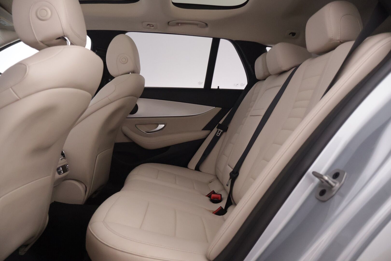 MERCEDES-BENZ E 2021 300 de T A Business Avantgarde - | Kovat Varusteet | Todella Vähän Ajettu | Distronic | Multibeam | Panorama | 360 | Sportpenkit | Widescreen | Kahdet renkaat aluvanteilla |