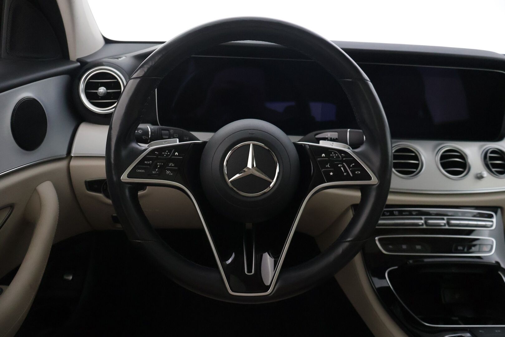 MERCEDES-BENZ E 2021 300 de T A Business Avantgarde - | Kovat Varusteet | Todella Vähän Ajettu | Distronic | Multibeam | Panorama | 360 | Sportpenkit | Widescreen | Kahdet renkaat aluvanteilla |