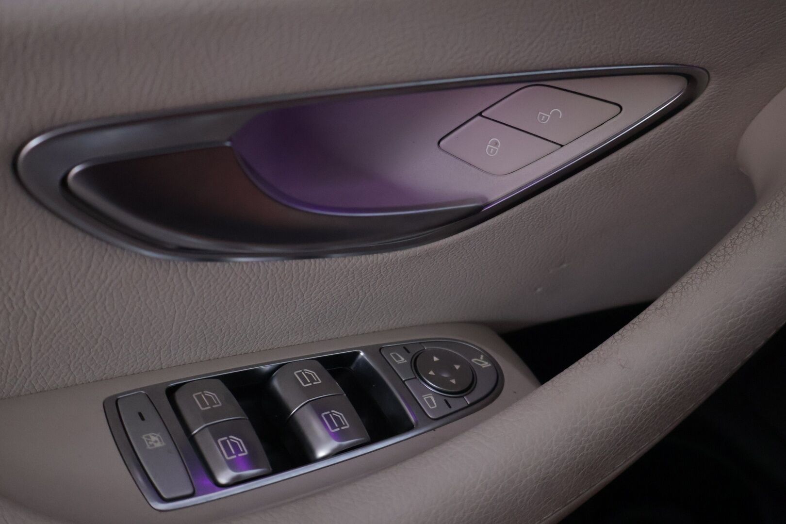 MERCEDES-BENZ E 2021 300 de T A Business Avantgarde - | Kovat Varusteet | Todella Vähän Ajettu | Distronic | Multibeam | Panorama | 360 | Sportpenkit | Widescreen | Kahdet renkaat aluvanteilla |