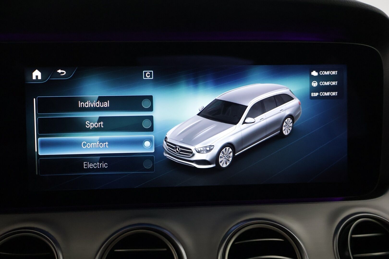 MERCEDES-BENZ E 2021 300 de T A Business Avantgarde - | Kovat Varusteet | Todella Vähän Ajettu | Distronic | Multibeam | Panorama | 360 | Sportpenkit | Widescreen | Kahdet renkaat aluvanteilla |