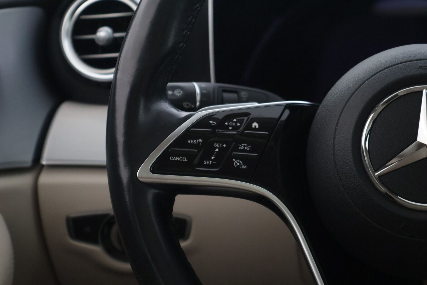 MERCEDES-BENZ E 2021 300 de T A Business Avantgarde - | Kovat Varusteet | Todella Vähän Ajettu | Distronic | Multibeam | Panorama | 360 | Sportpenkit | Widescreen | Kahdet renkaat aluvanteilla |
