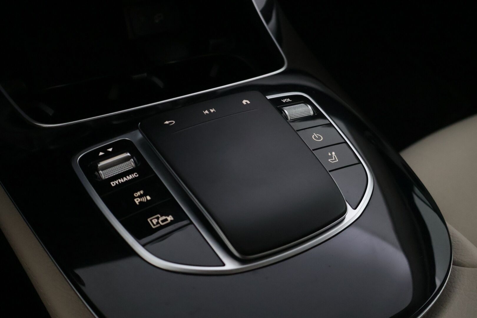 MERCEDES-BENZ E 2021 300 de T A Business Avantgarde - | Kovat Varusteet | Todella Vähän Ajettu | Distronic | Multibeam | Panorama | 360 | Sportpenkit | Widescreen | Kahdet renkaat aluvanteilla |