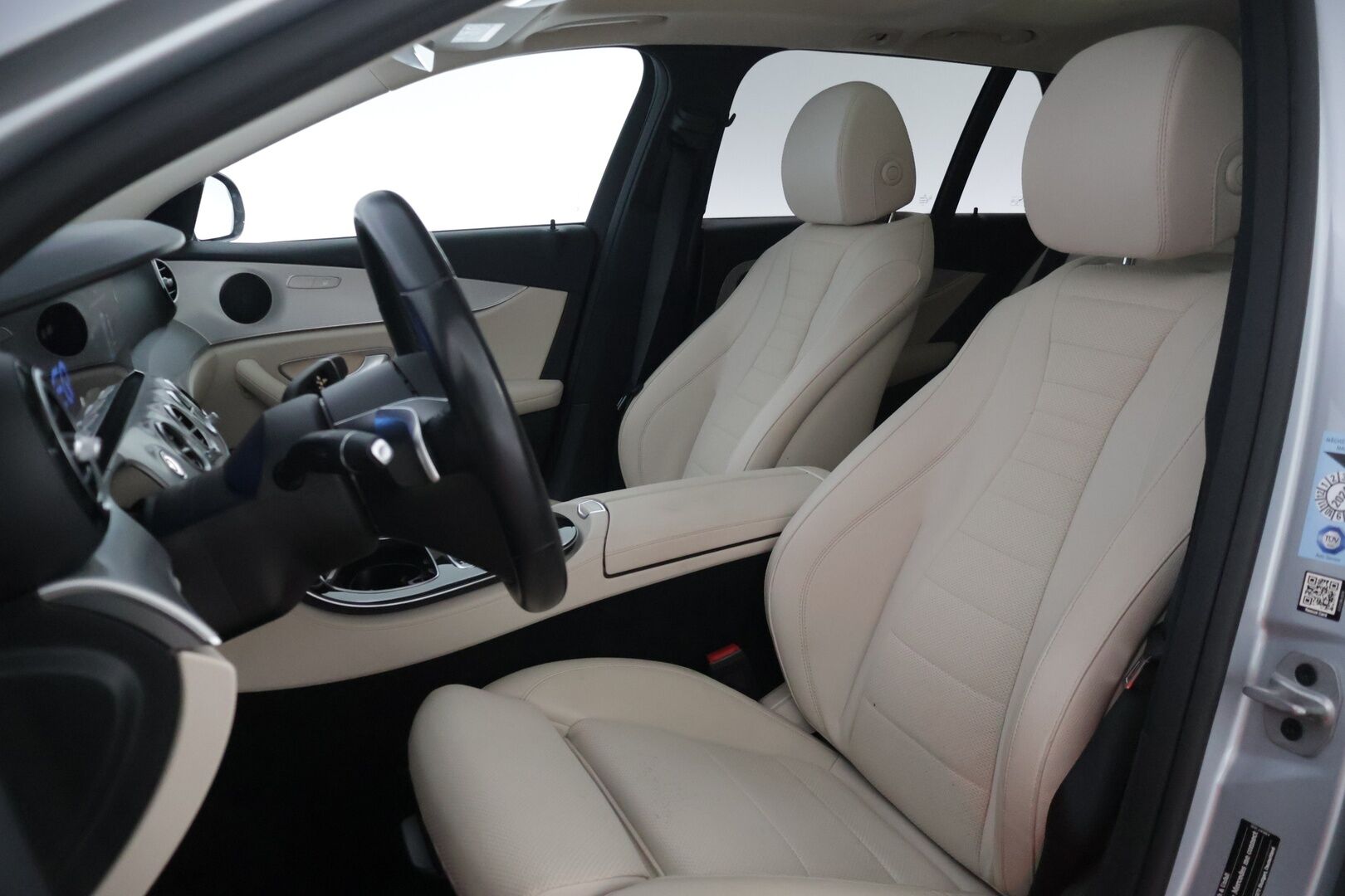 MERCEDES-BENZ E 2021 300 de T A Business Avantgarde - | Kovat Varusteet | Todella Vähän Ajettu | Distronic | Multibeam | Panorama | 360 | Sportpenkit | Widescreen | Kahdet renkaat aluvanteilla |