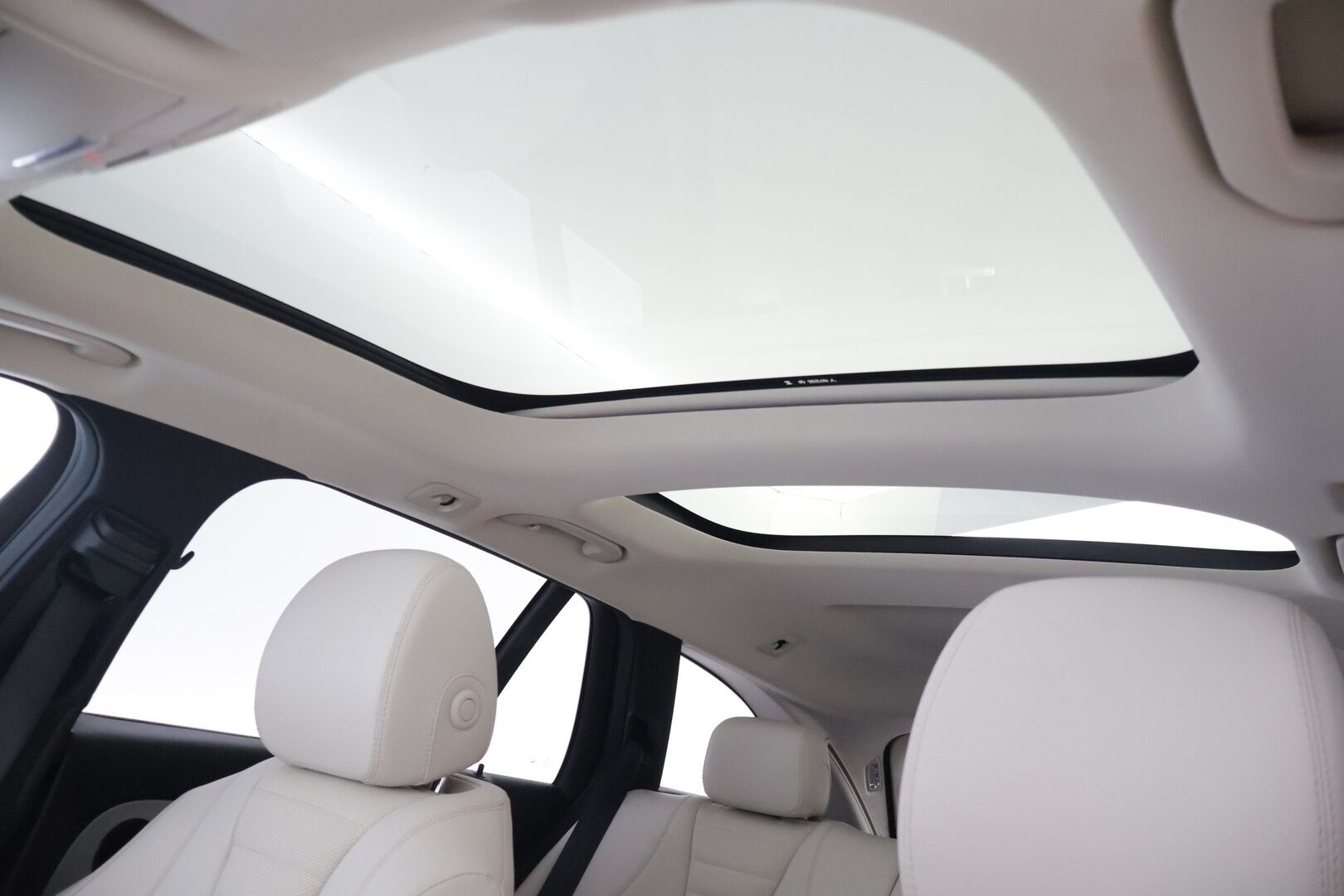 MERCEDES-BENZ E 2021 300 de T A Business Avantgarde - | Kovat Varusteet | Todella Vähän Ajettu | Distronic | Multibeam | Panorama | 360 | Sportpenkit | Widescreen | Kahdet renkaat aluvanteilla |