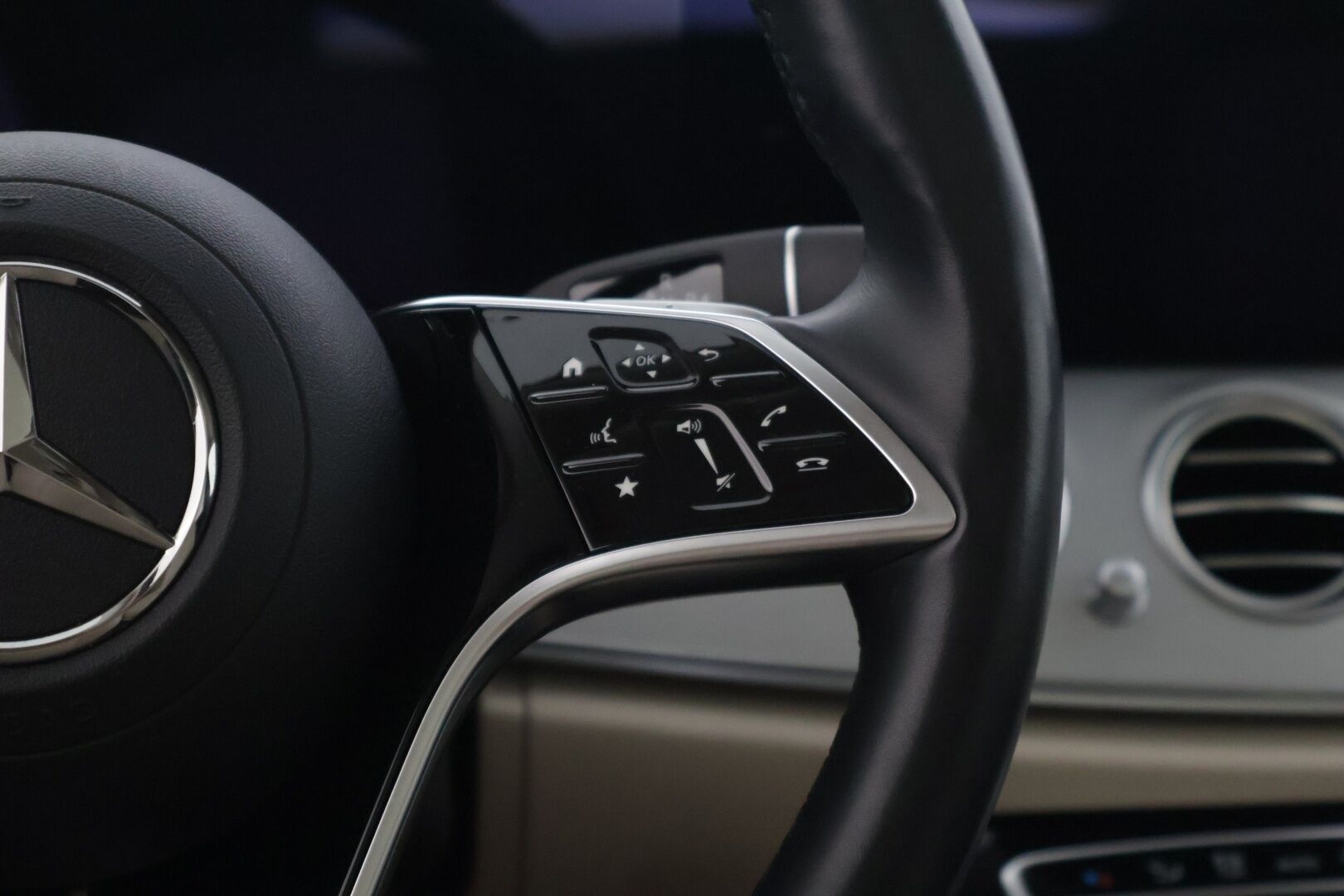 MERCEDES-BENZ E 2021 300 de T A Business Avantgarde - | Kovat Varusteet | Todella Vähän Ajettu | Distronic | Multibeam | Panorama | 360 | Sportpenkit | Widescreen | Kahdet renkaat aluvanteilla |