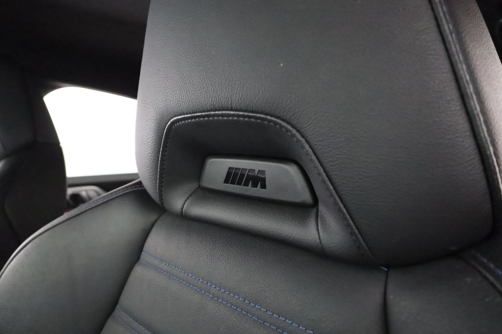 BMW I4 M50 2022 Charged * ACC / H&K / 360° / M-penkit muistilla / Laser Light / Comfort Access / Akuston esilämmitys / Navi * - Merkkihuollettu / Akku kuntotarkastettu / Supervarusteet