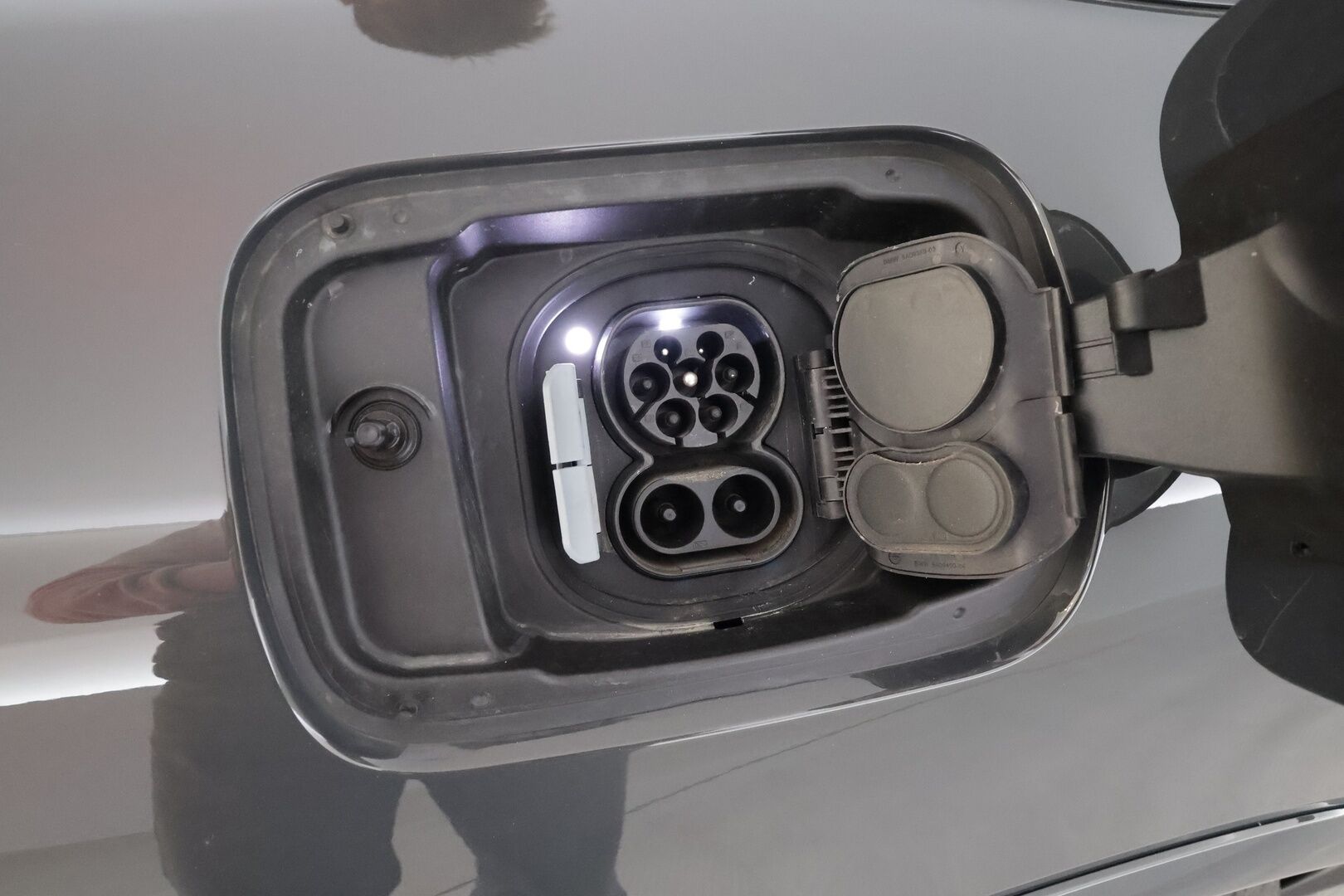BMW I4 M50 2022 Charged * ACC / H&K / 360° / M-penkit muistilla / Laser Light / Comfort Access / Akuston esilämmitys / Navi * - Merkkihuollettu / Akku kuntotarkastettu / Supervarusteet