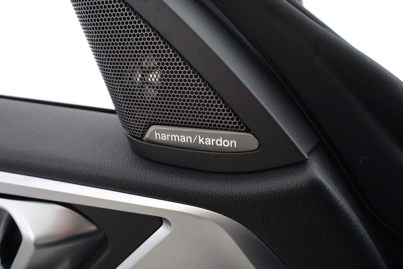 BMW I4 M50 2022 Charged * ACC / H&K / 360° / M-penkit muistilla / Laser Light / Comfort Access / Akuston esilämmitys / Navi * - Merkkihuollettu / Akku kuntotarkastettu / Supervarusteet