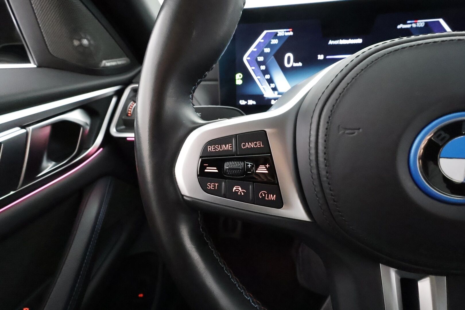 BMW I4 M50 2022 Charged * ACC / H&K / 360° / M-penkit muistilla / Laser Light / Comfort Access / Akuston esilämmitys / Navi * - Merkkihuollettu / Akku kuntotarkastettu / Supervarusteet