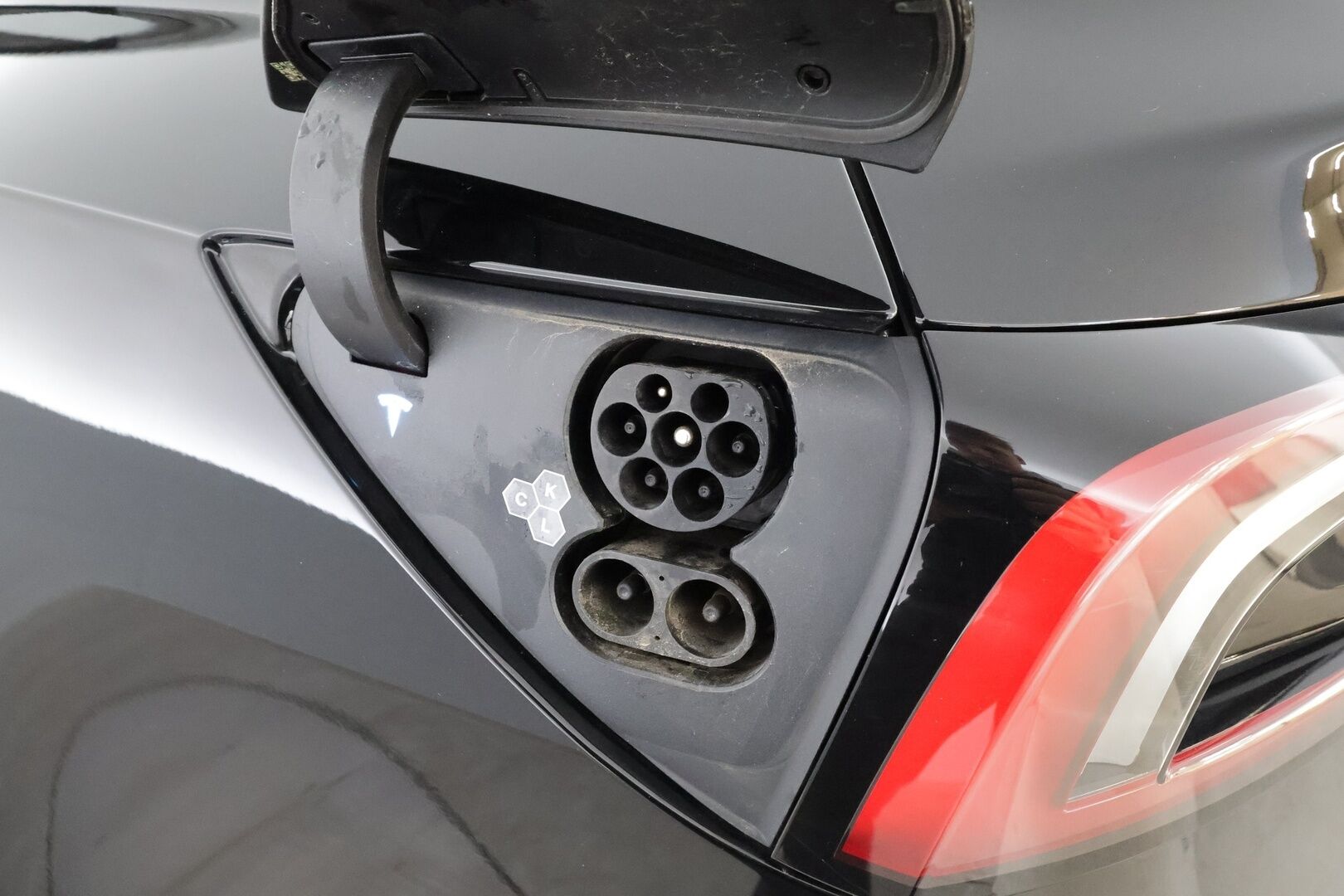 TESLA MODEL 3 2024 RWD Highland * Lasikatto / Ilmastoidut nahat / ILP / Matrix LED / P.kamera / Valkoinen sisusta / Viihdenäyttö / Ratinlämmitin * - HULLUT AVAJAISHULINAT KORKOTARJOUS 3,29 %